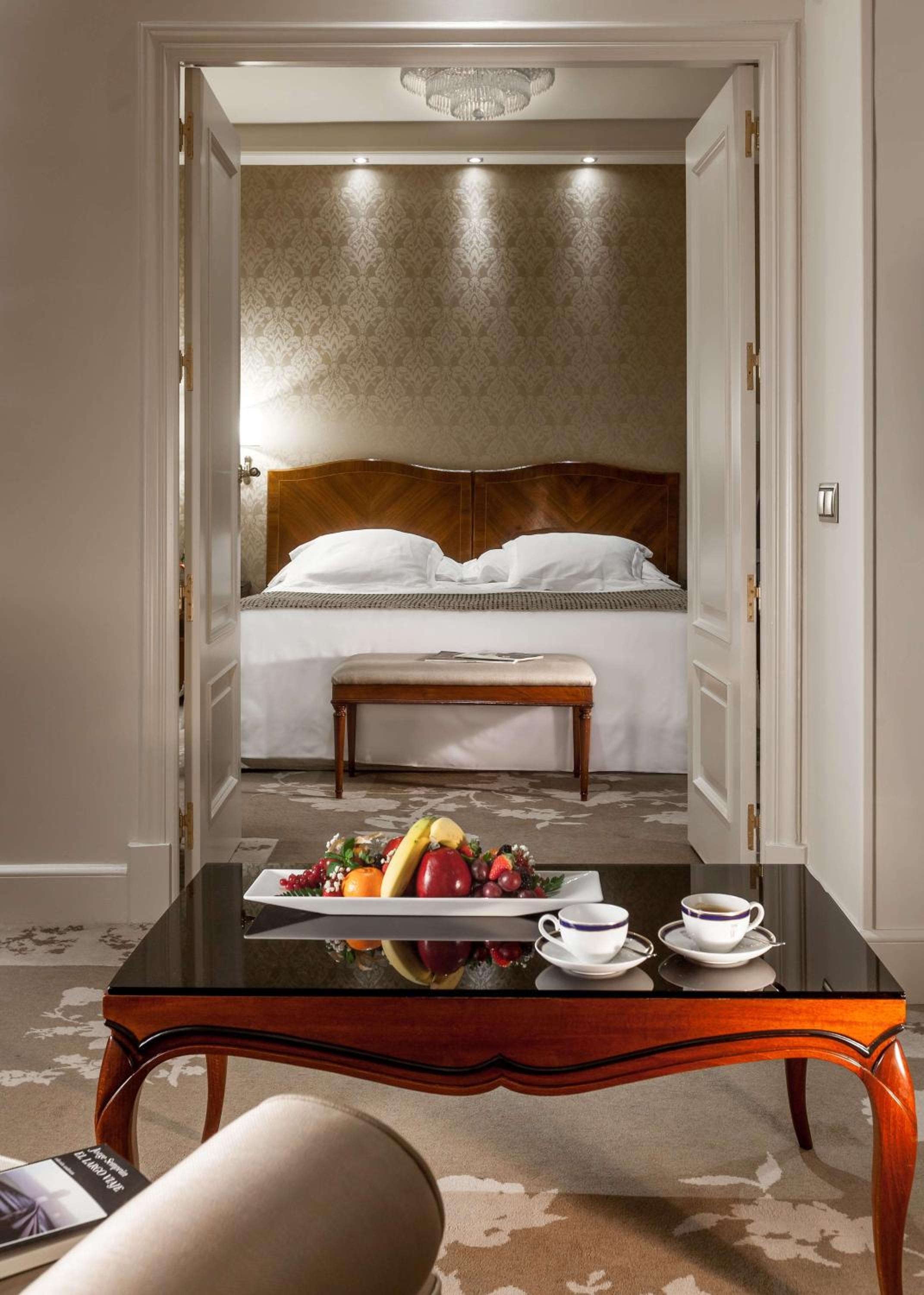 Junior Suite - The Wellington Club - Photo 8
