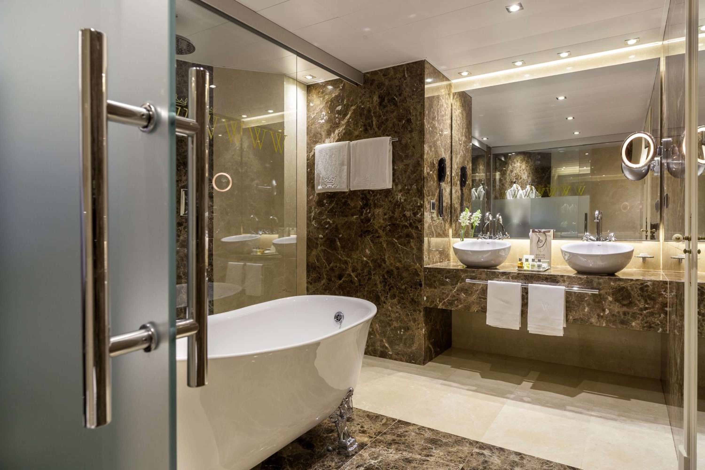 Luxury Suite - The Wellington Club - Photo 3