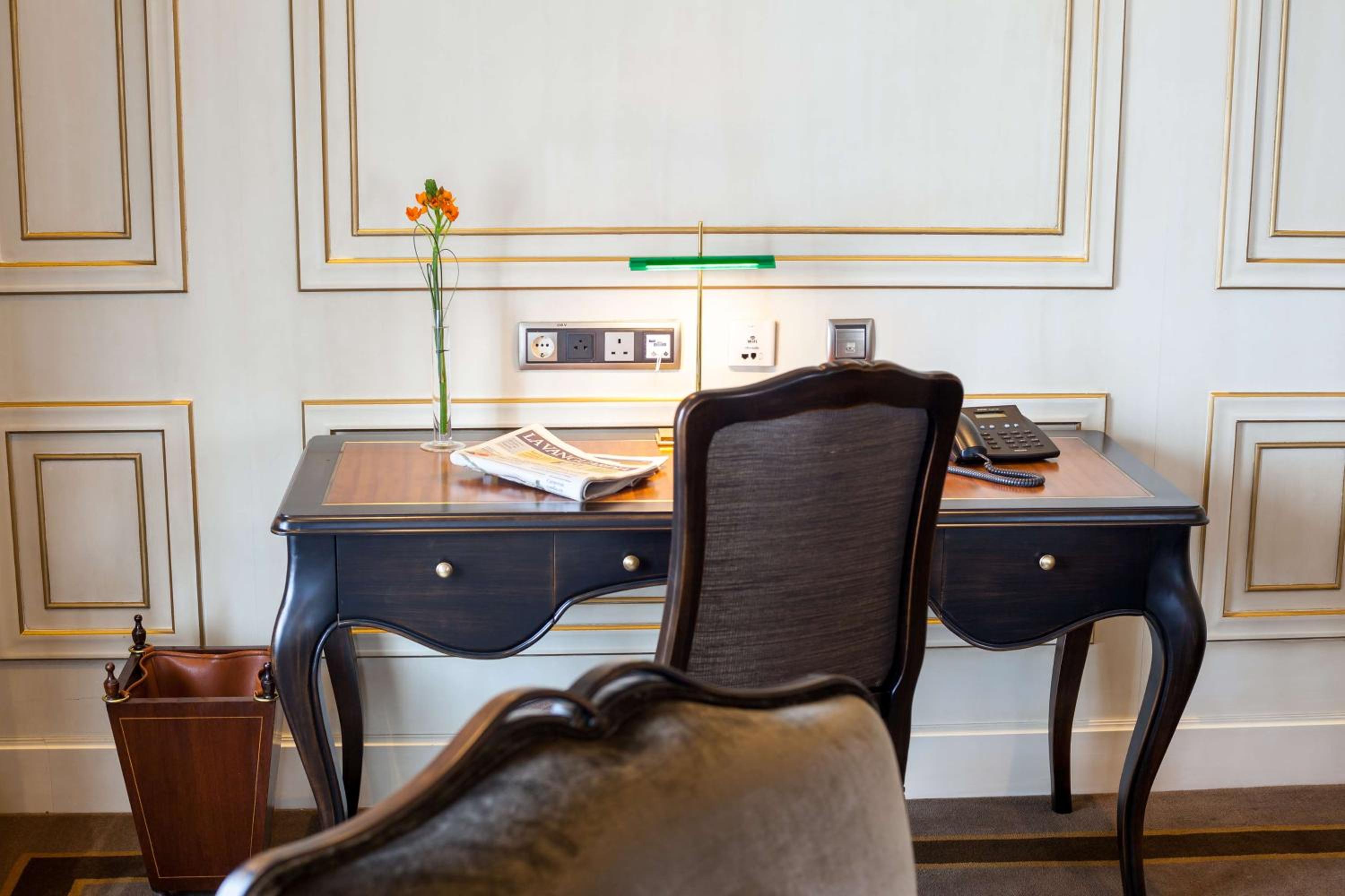 Luxury Suite - The Wellington Club - Photo 12