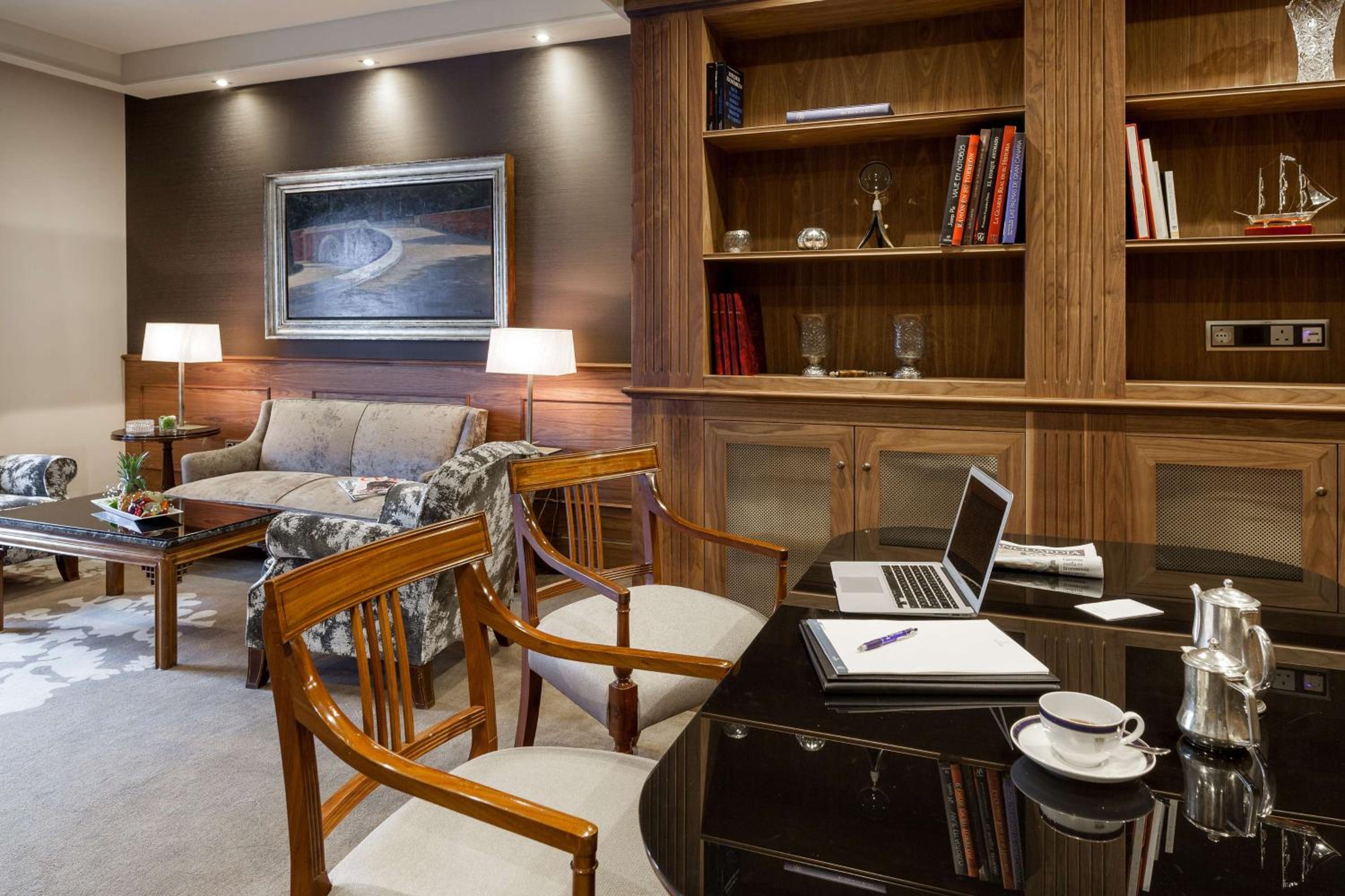 Suite - The Wellington Club  - Photo 1