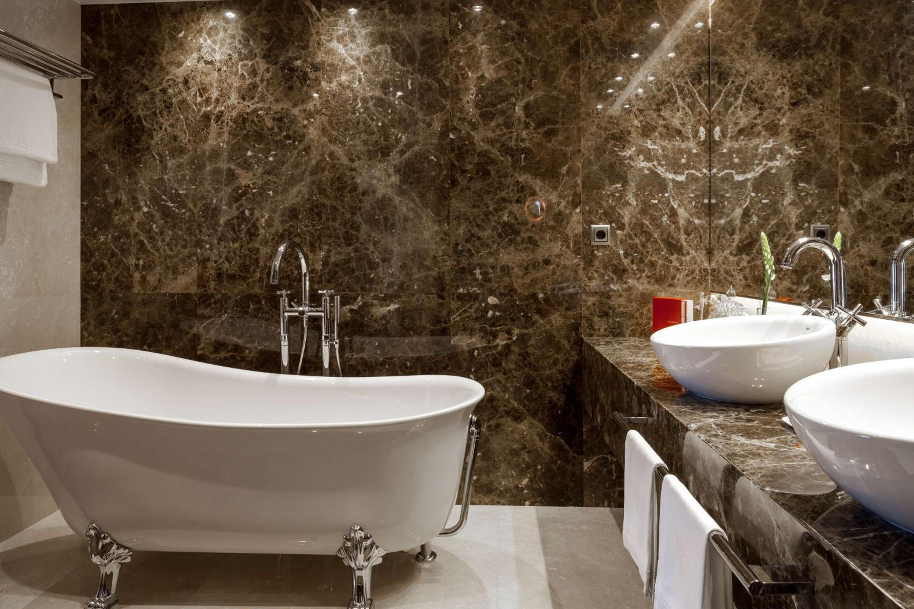 Suite - The Wellington Club  - Photo 5