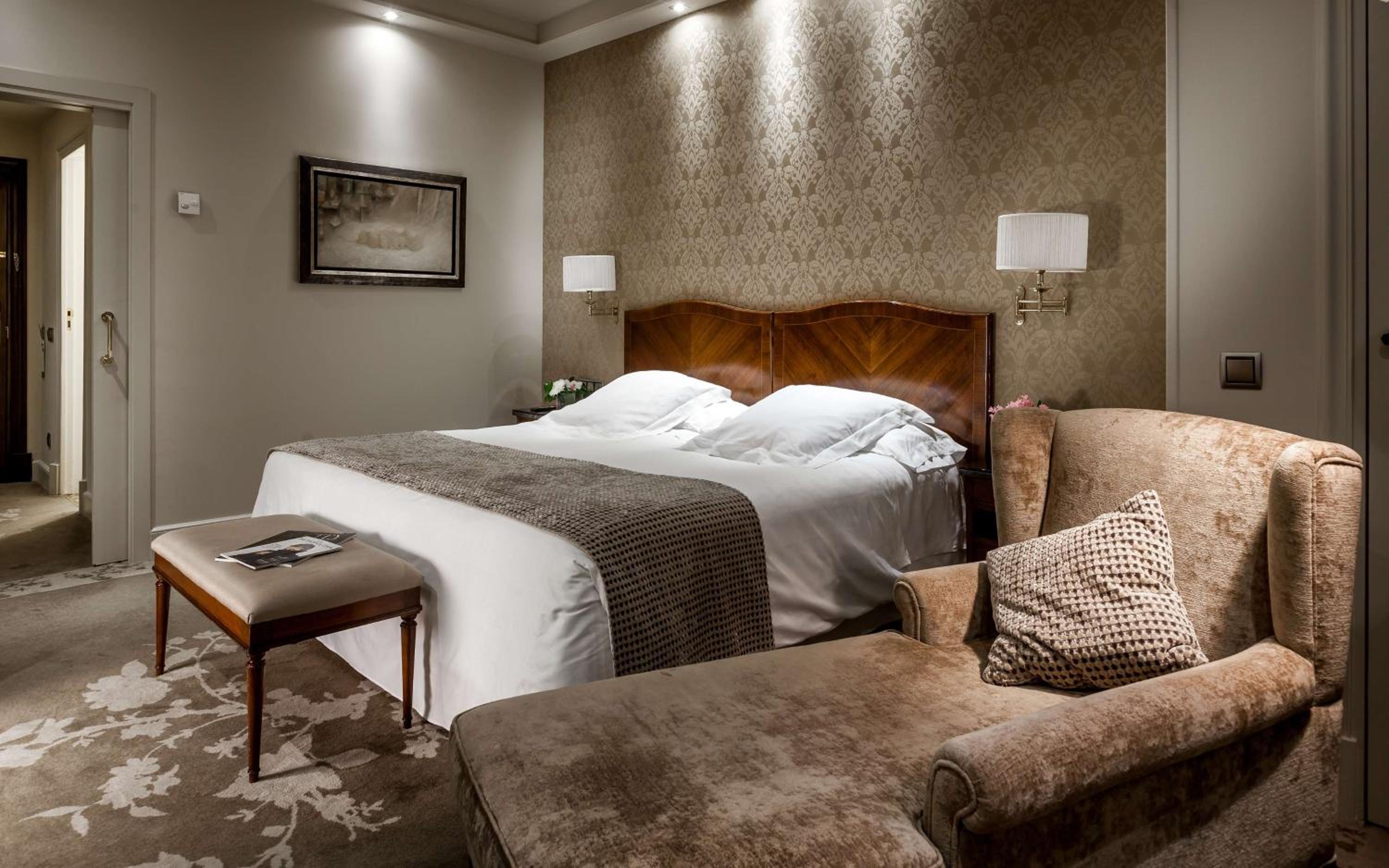 Junior Suite - The Wellington Club - Photo 14