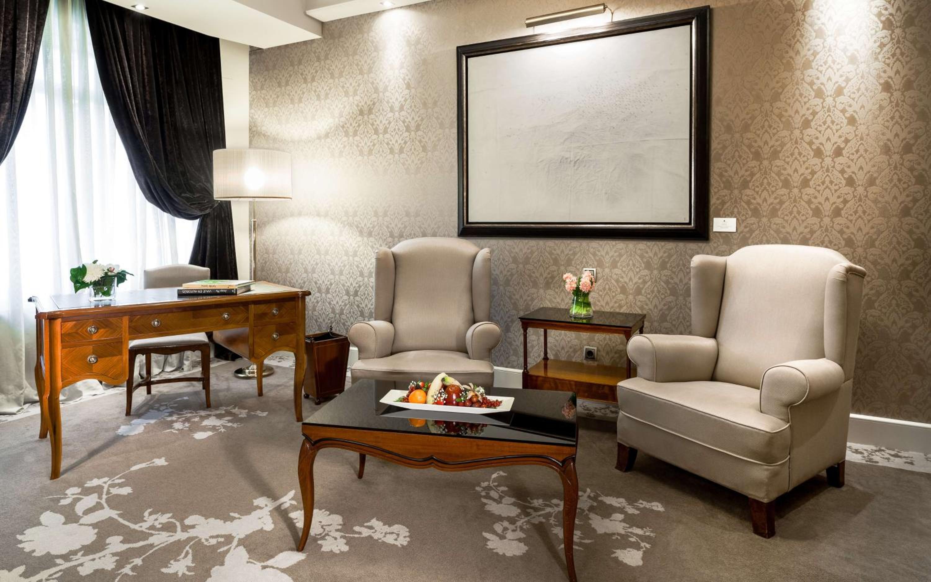 Junior Suite - The Wellington Club - Photo 7