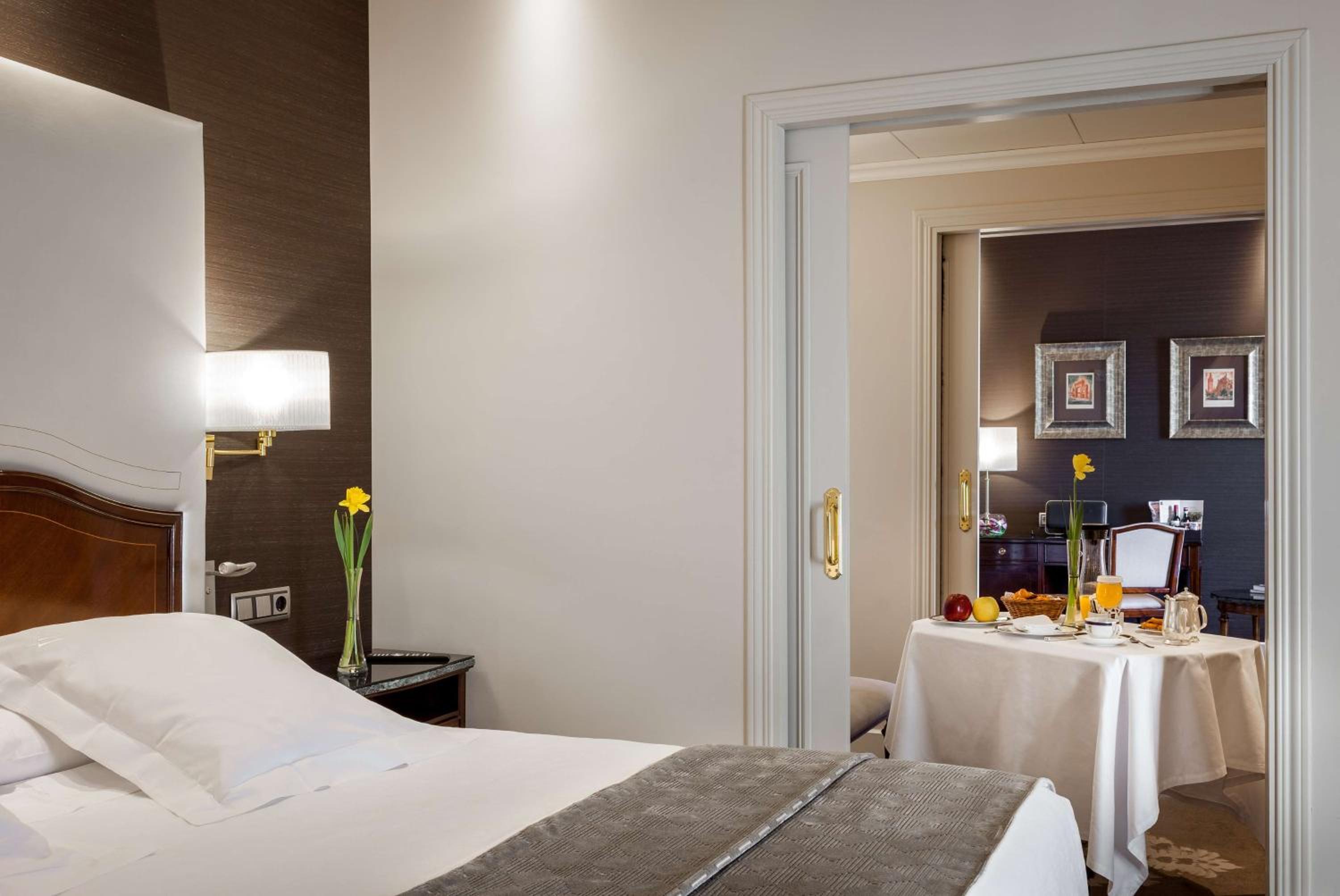 Junior Suite with Terrace - The Wellington Club - Photo 7