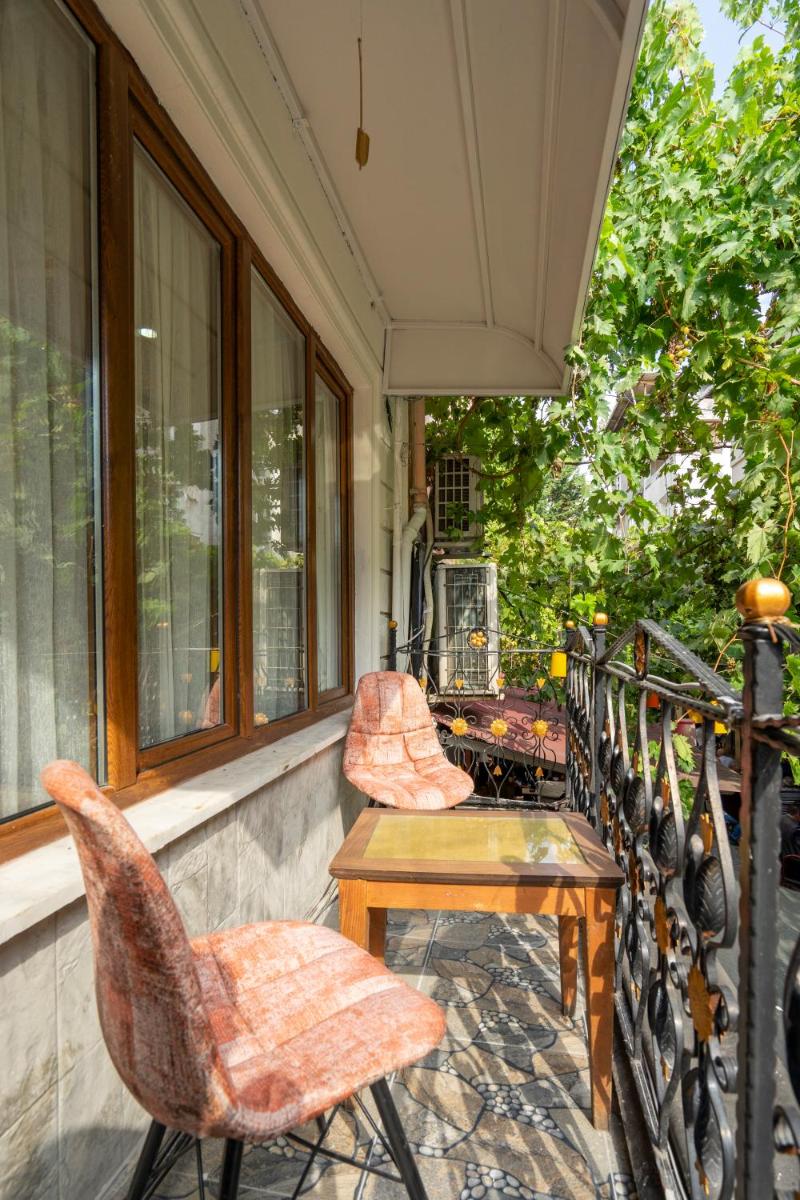 Family Room with Balcony photo 1