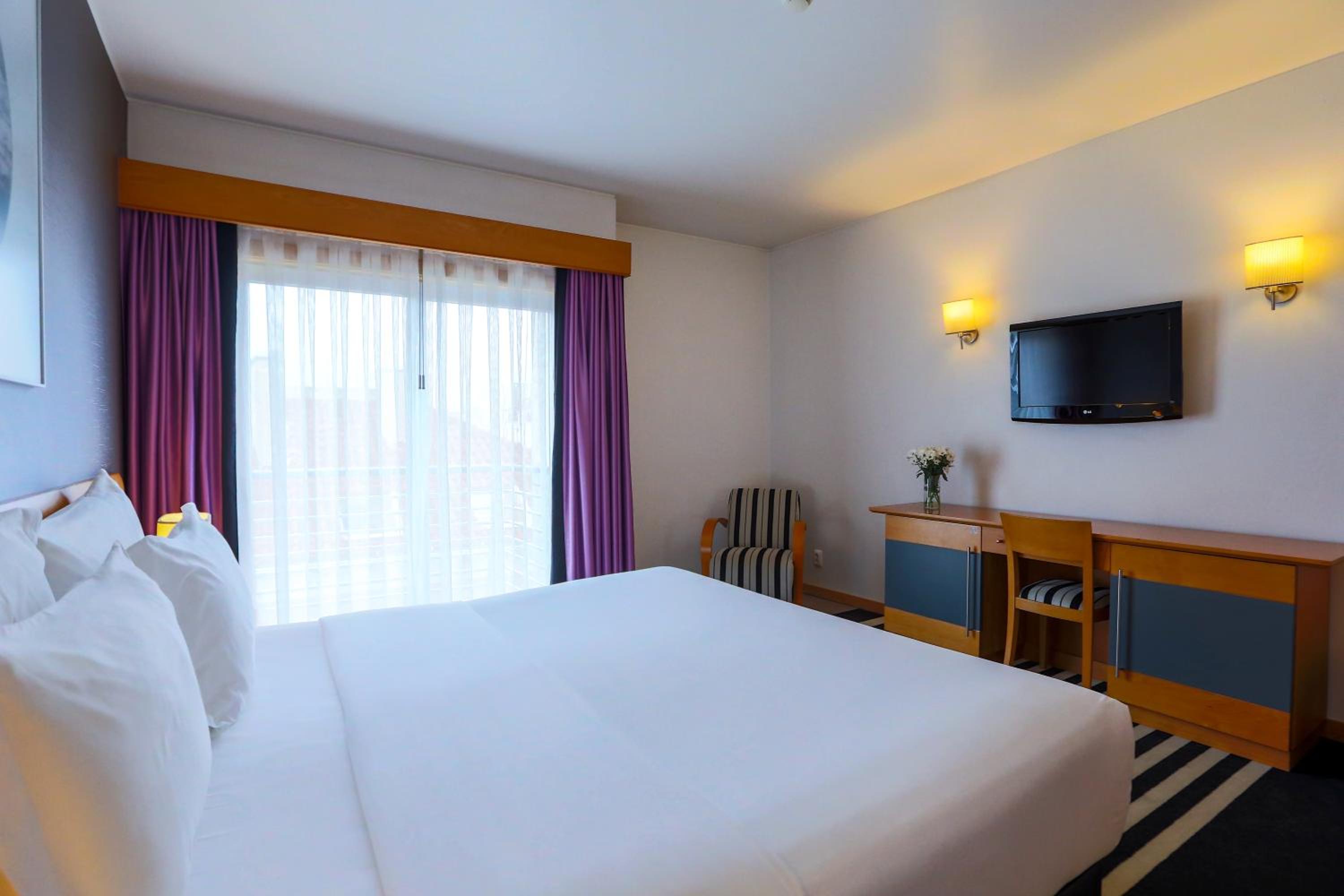 Double or Twin Room with Sea View - Photo 3