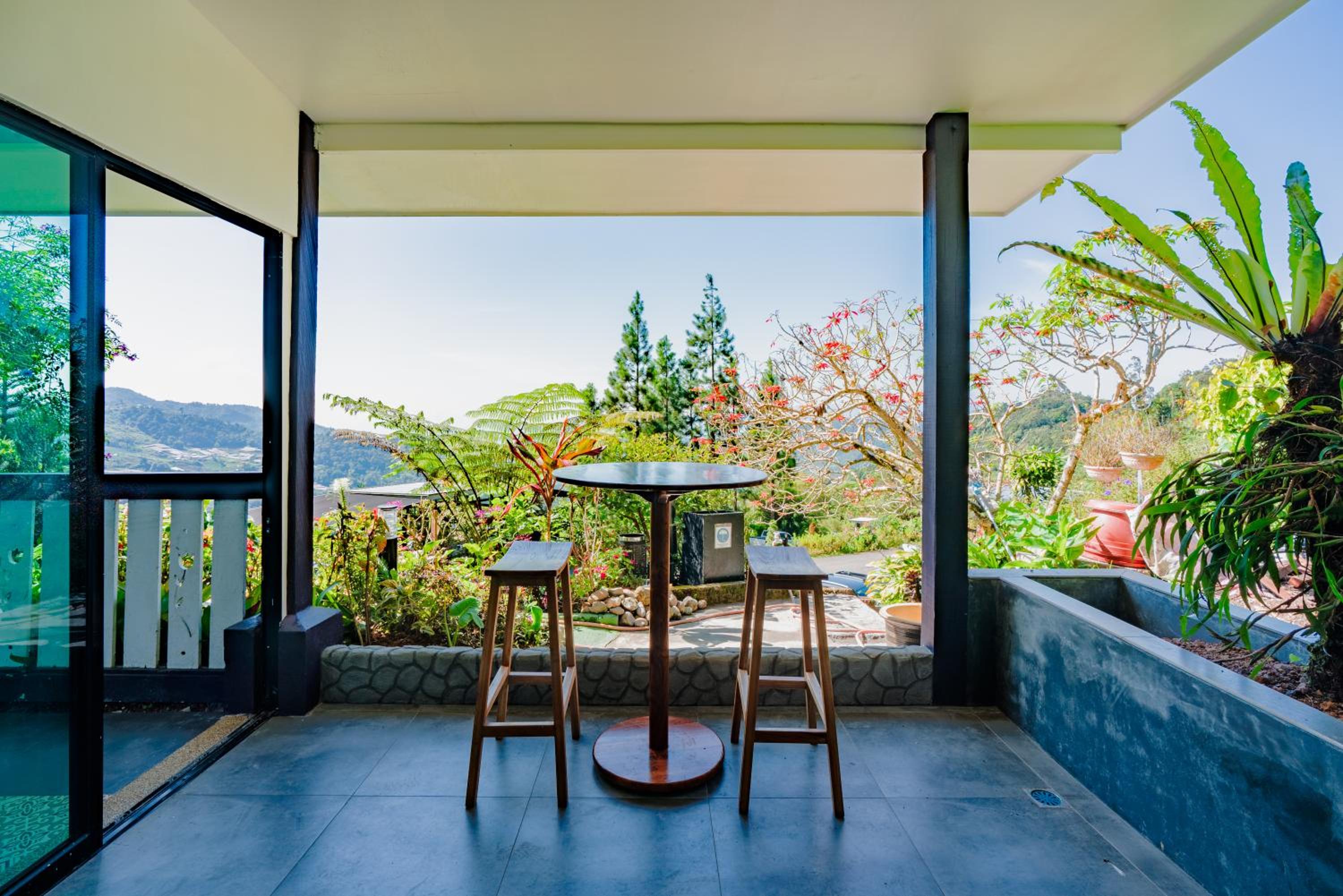 Tenompok Courtyard Lounge photo 2