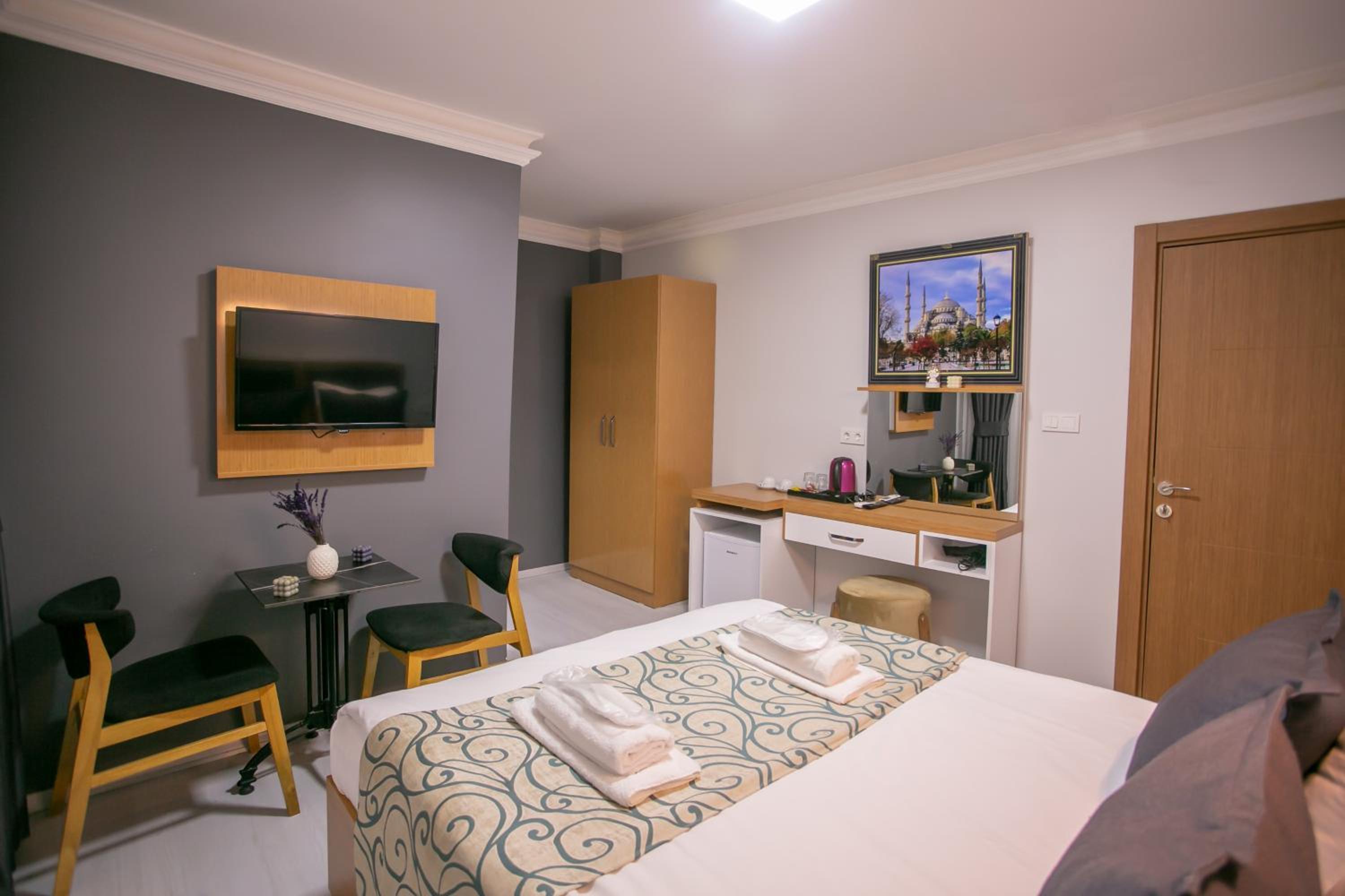 Deluxe Double or Twin Room photo 1