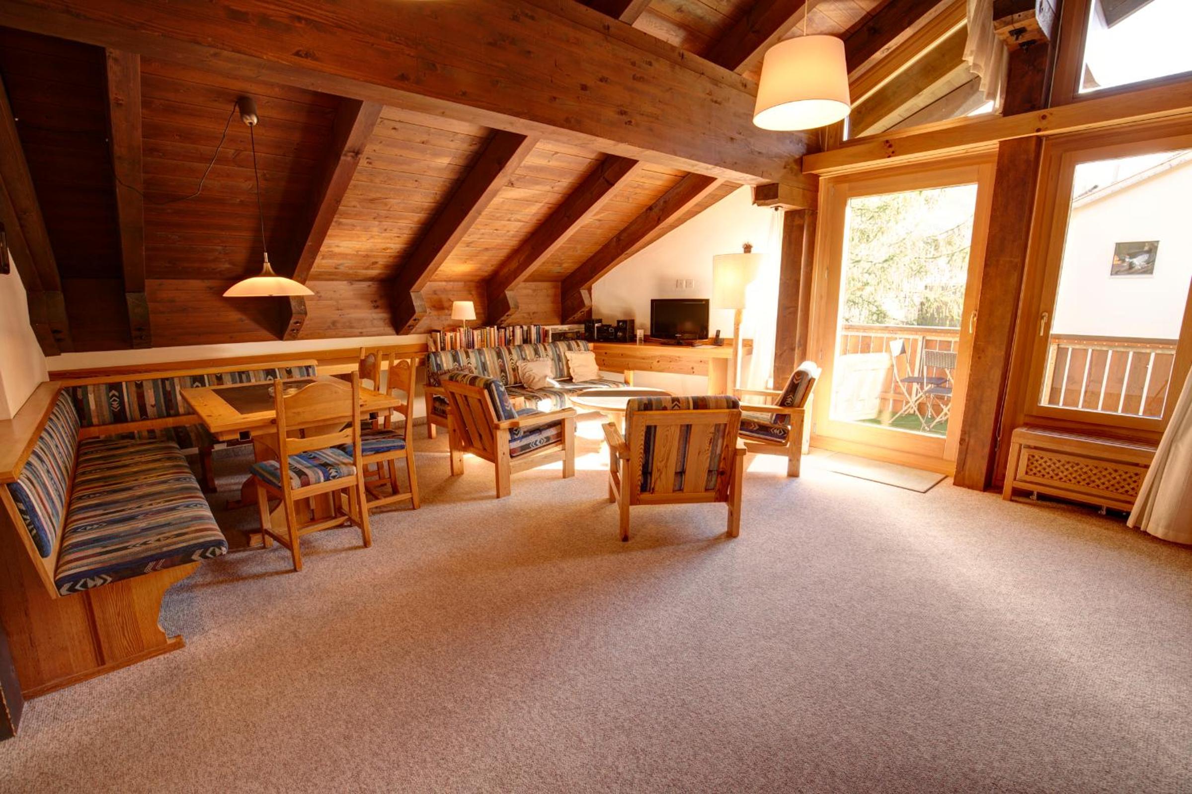 Apartment with Mountain View photo 2