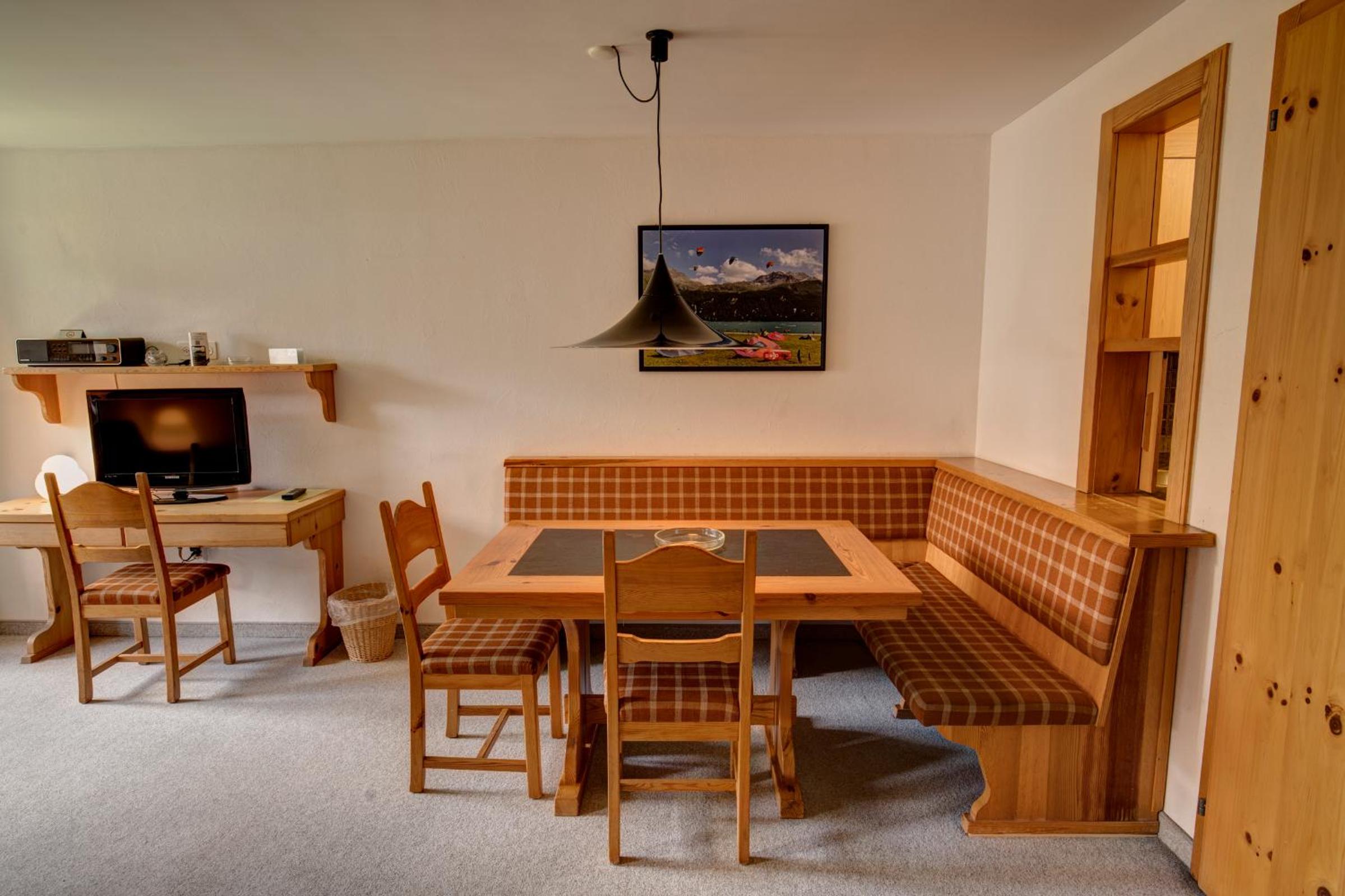 Apartment with Mountain View photo 2