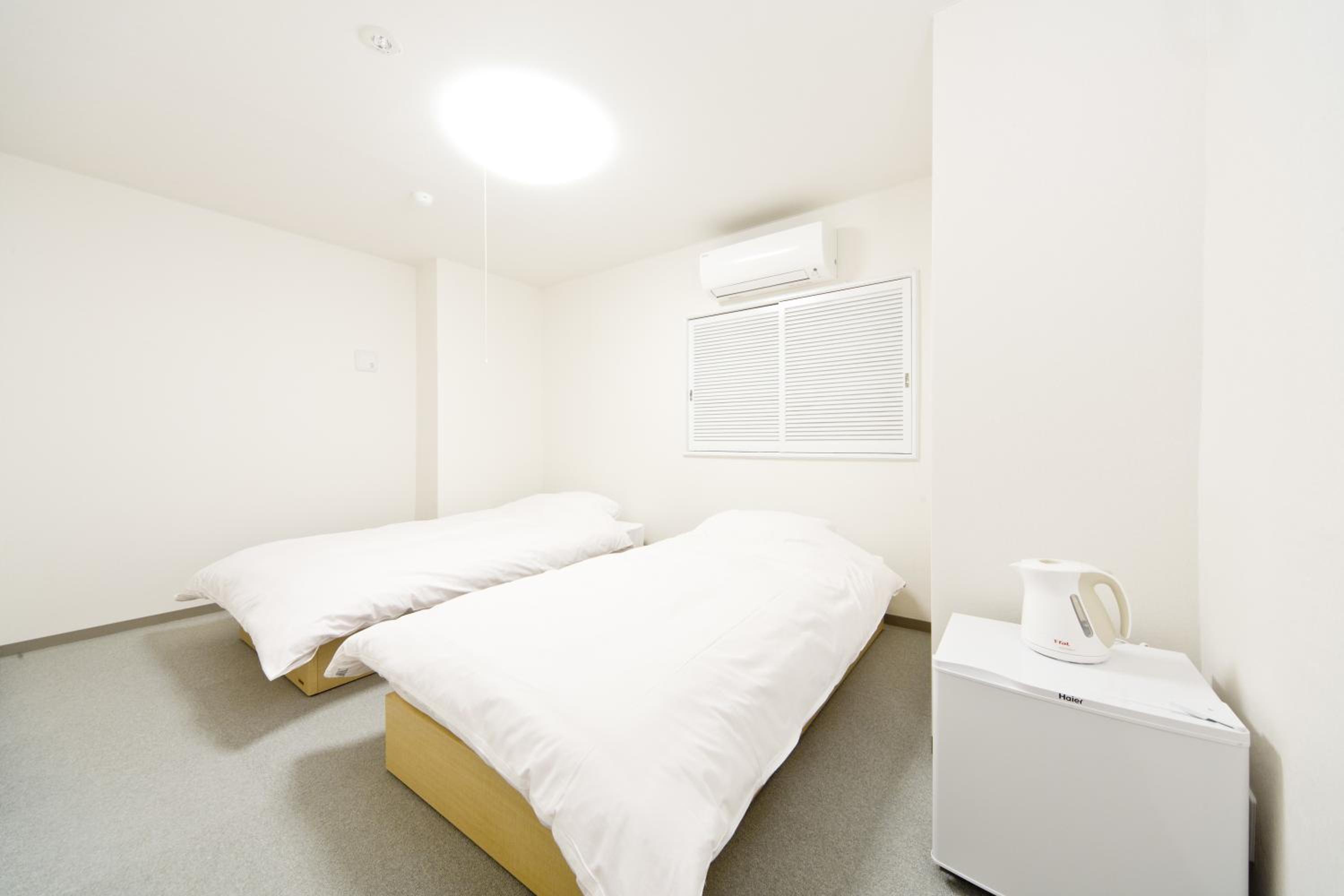 Economy Twin Room without Window photo 3