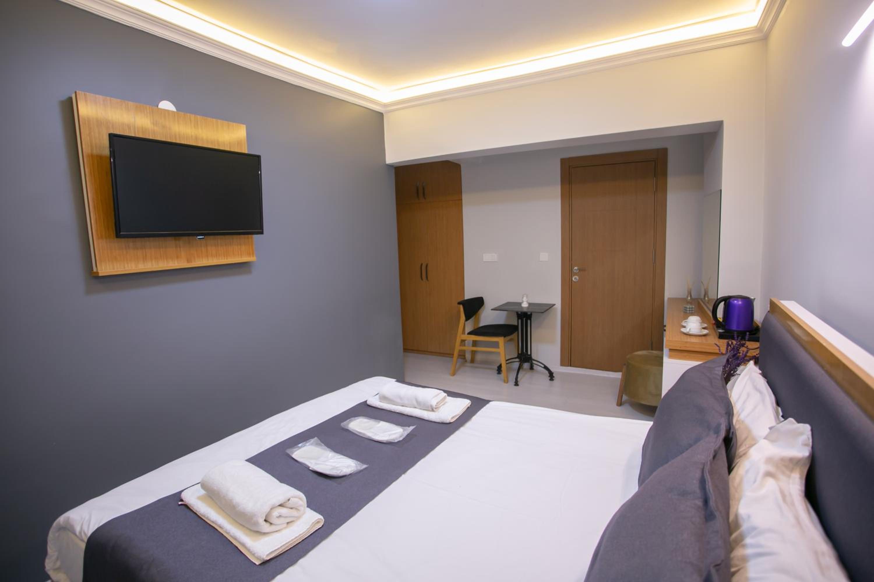 Large Double Room photo 1