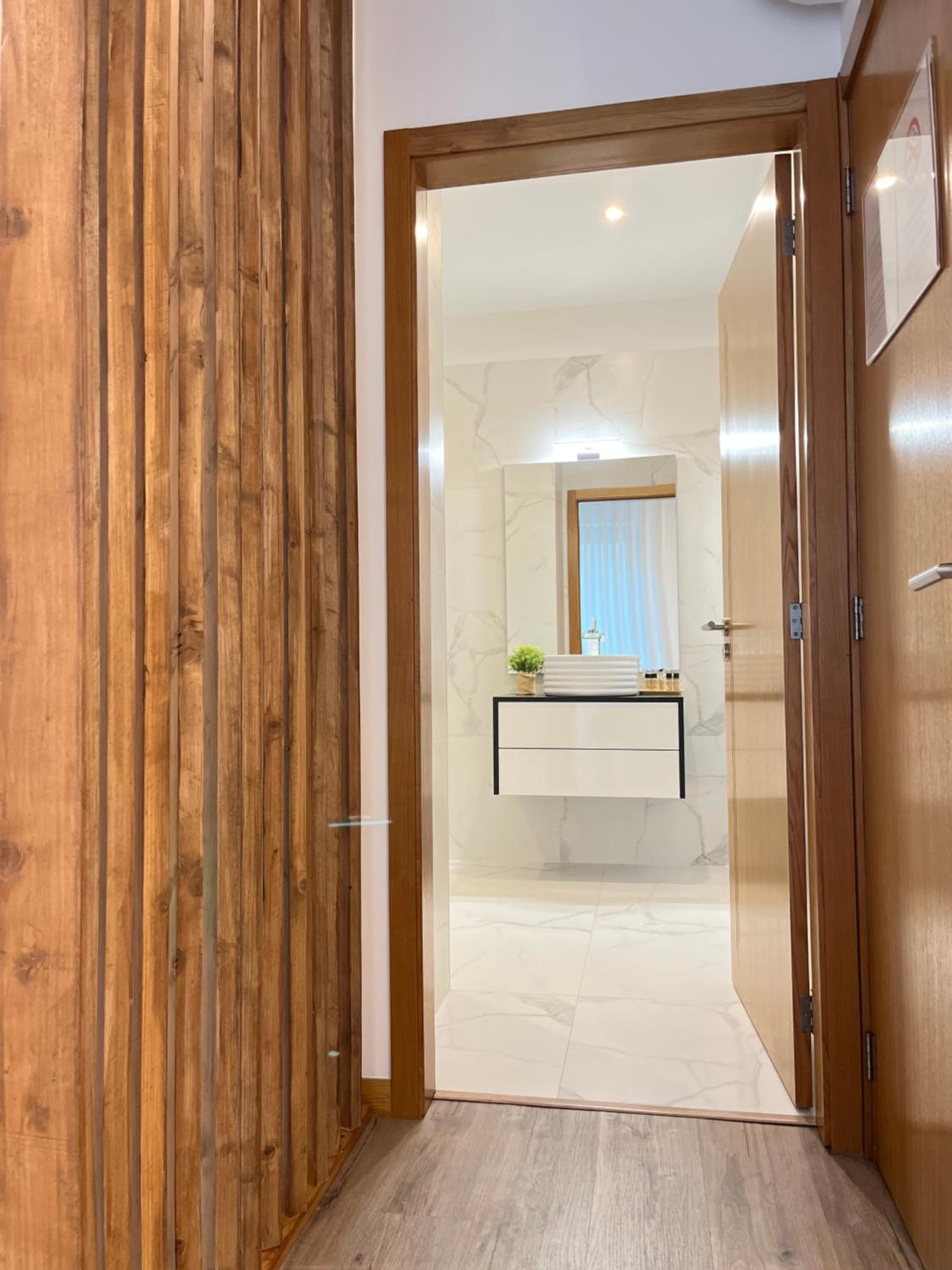 Double Room with Spa Bath - Photo 16