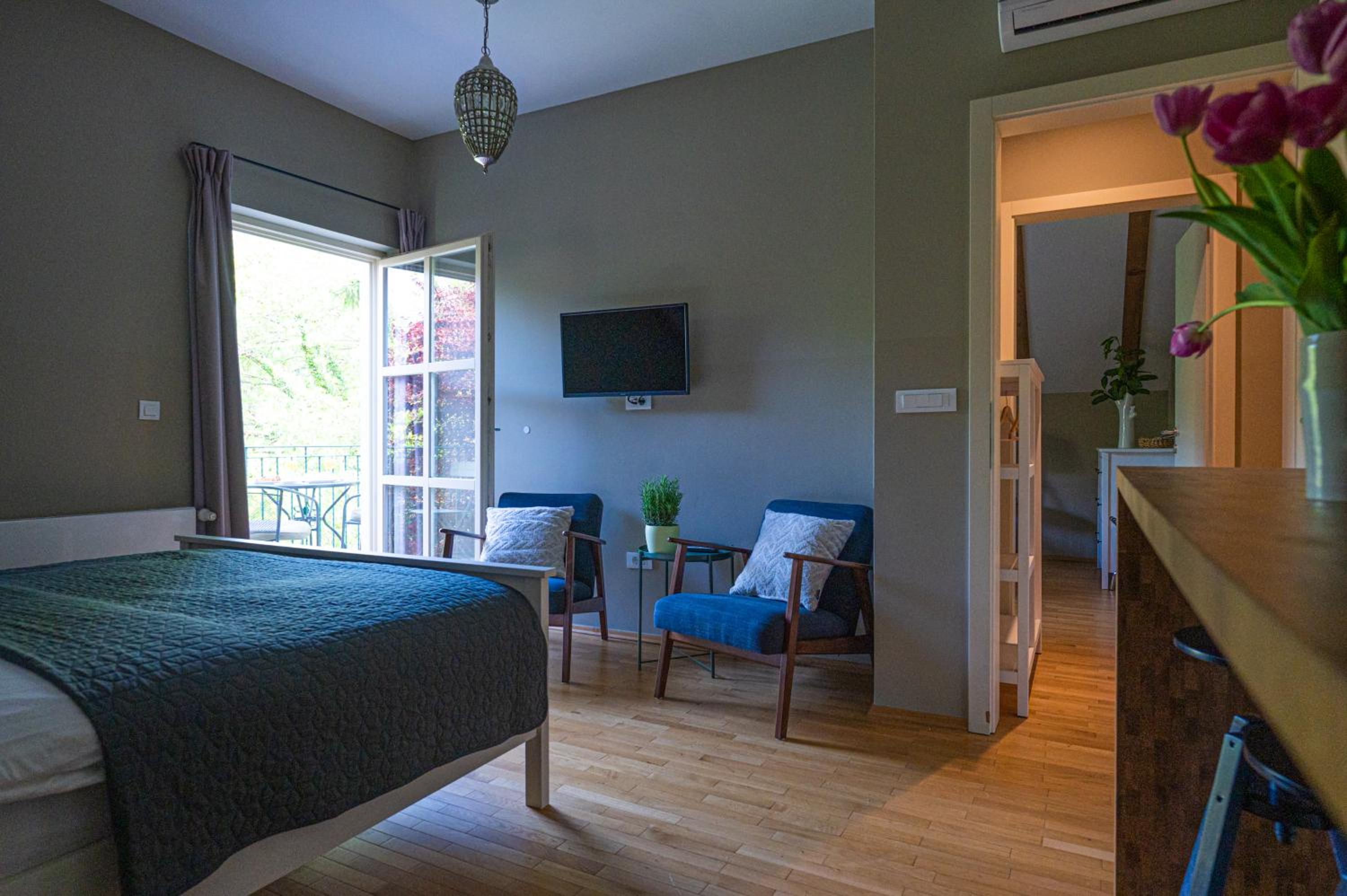 Two-Bedroom Apartment - Photo 2