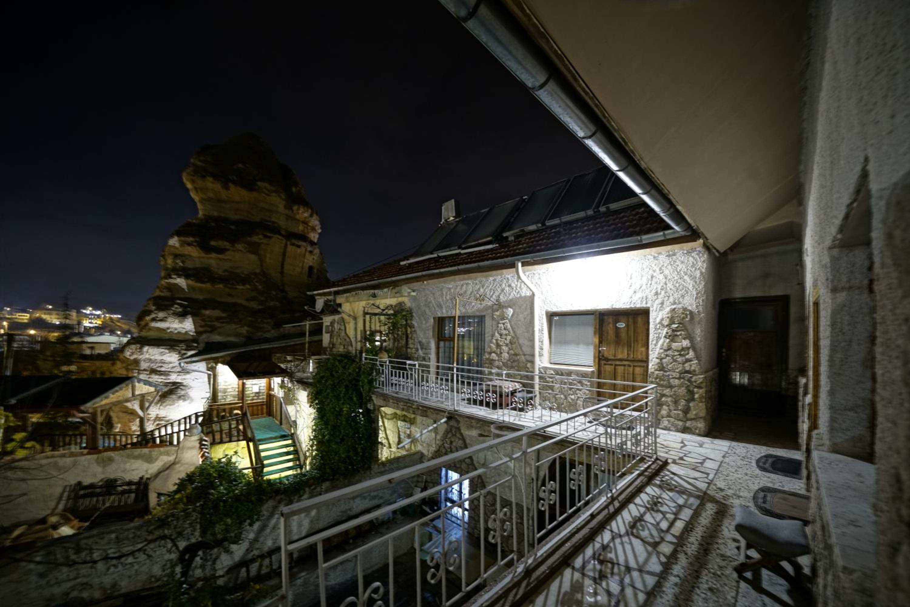 Deluxe Double Room With Balcony photo 2