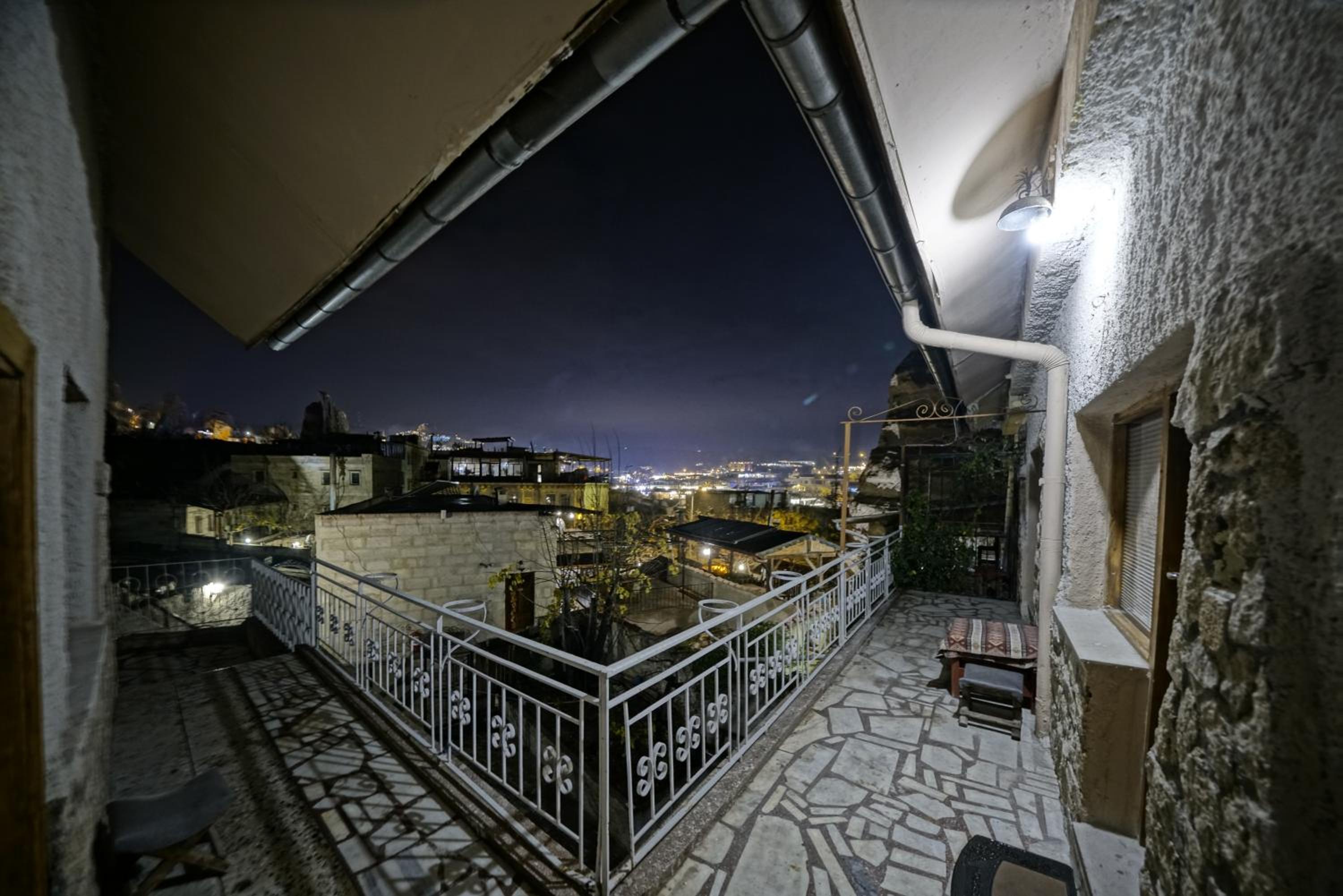 Deluxe Double Room With Balcony photo 2
