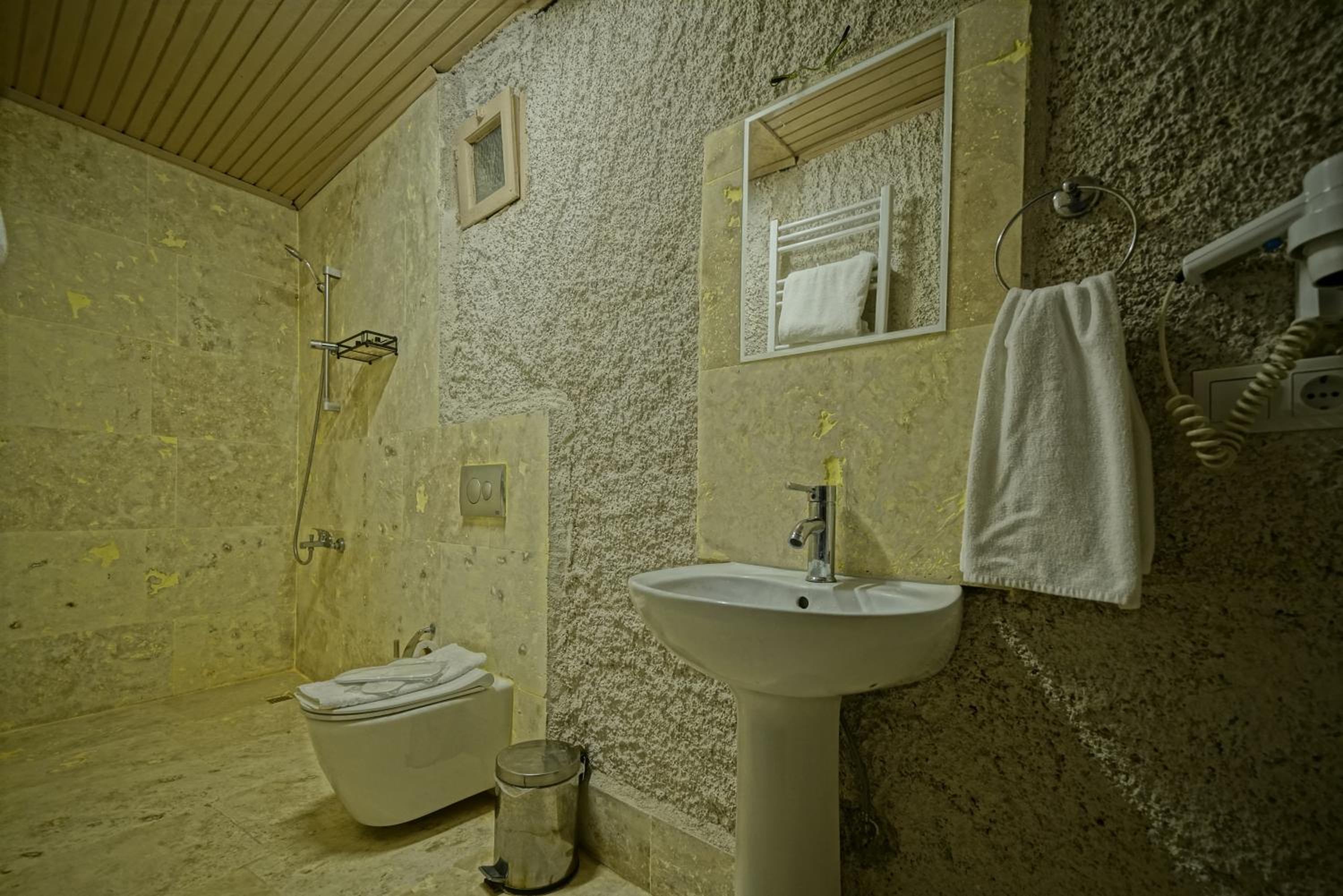 Deluxe Double Room With Balcony photo 3