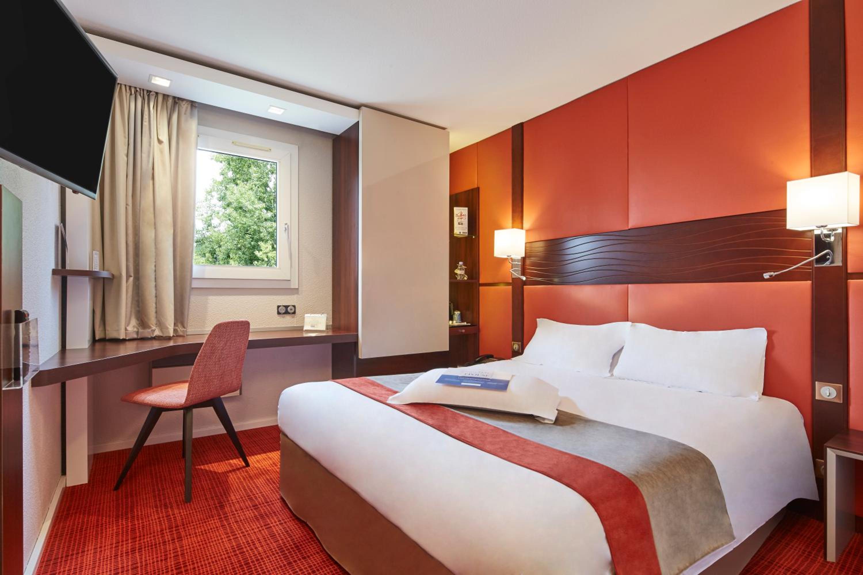Double Room with One Double Bed - Photo 1
