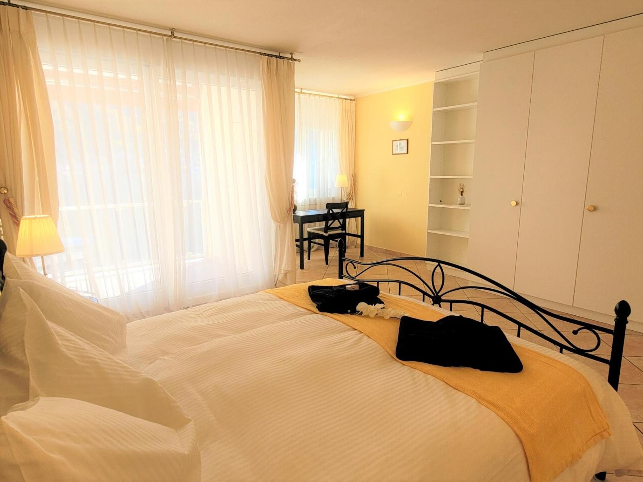 Apartment photo 2