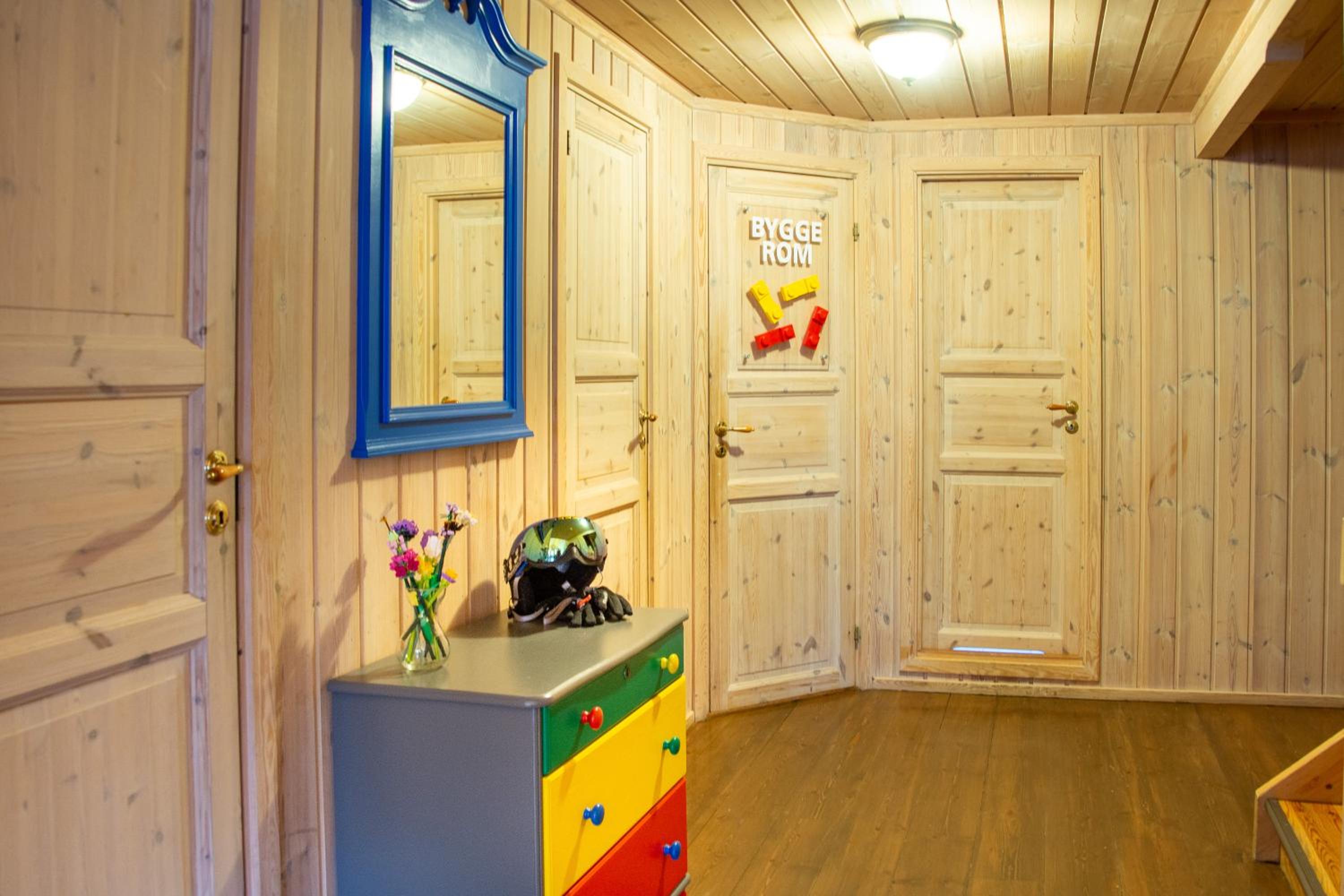 LEGO Cabin- 10 beds