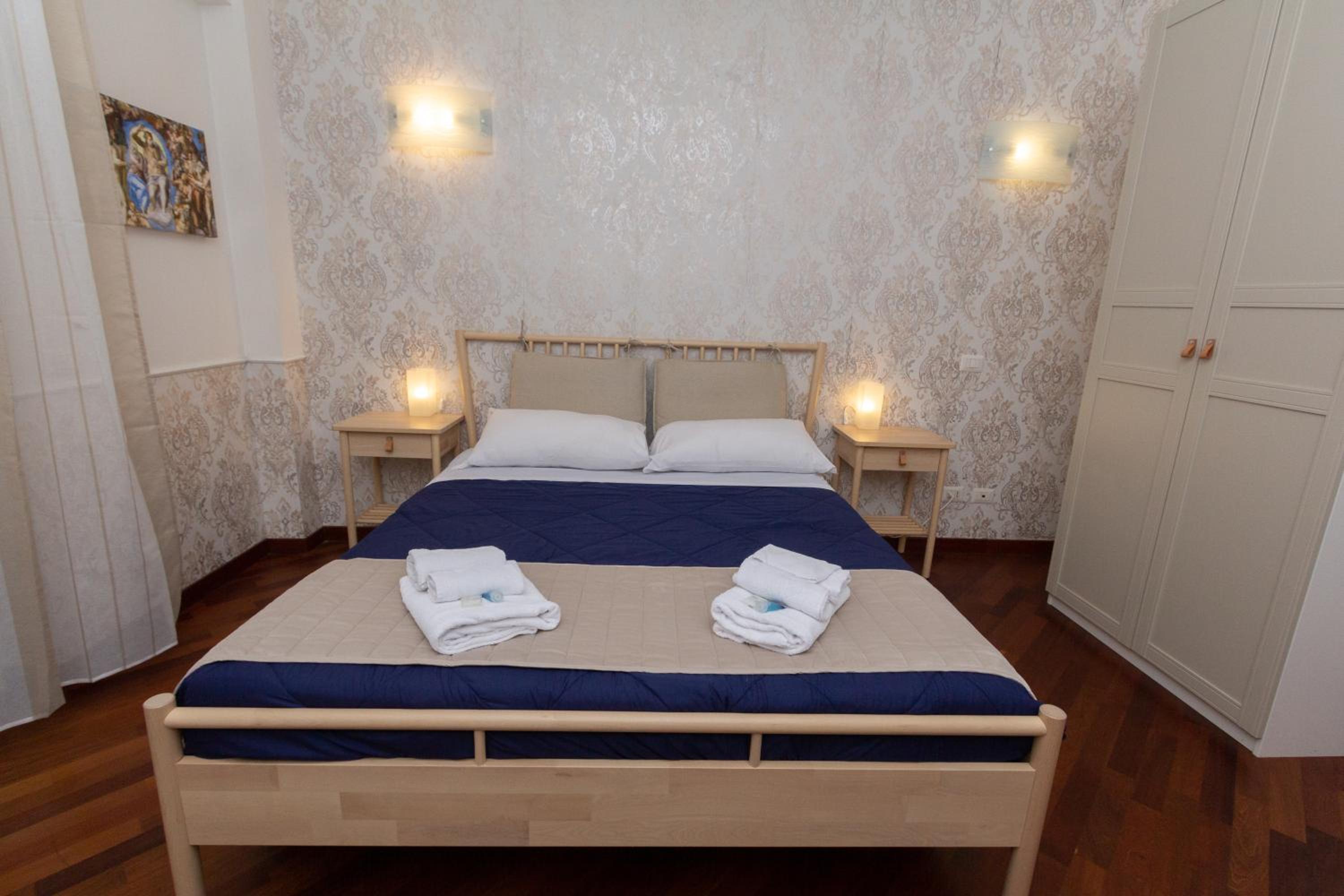 Deluxe Double Room with Balcony photo 2