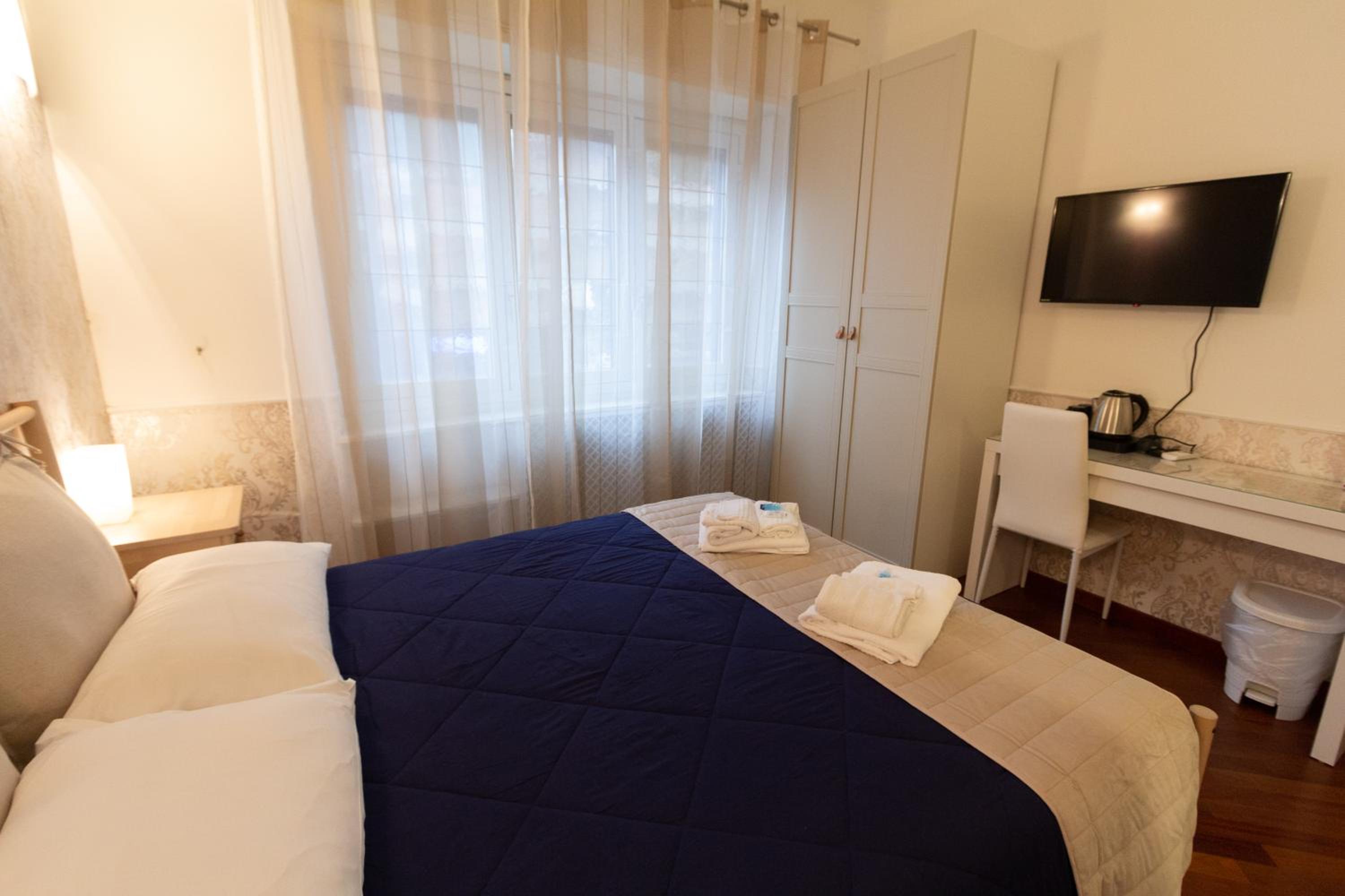Deluxe Double Room photo 3