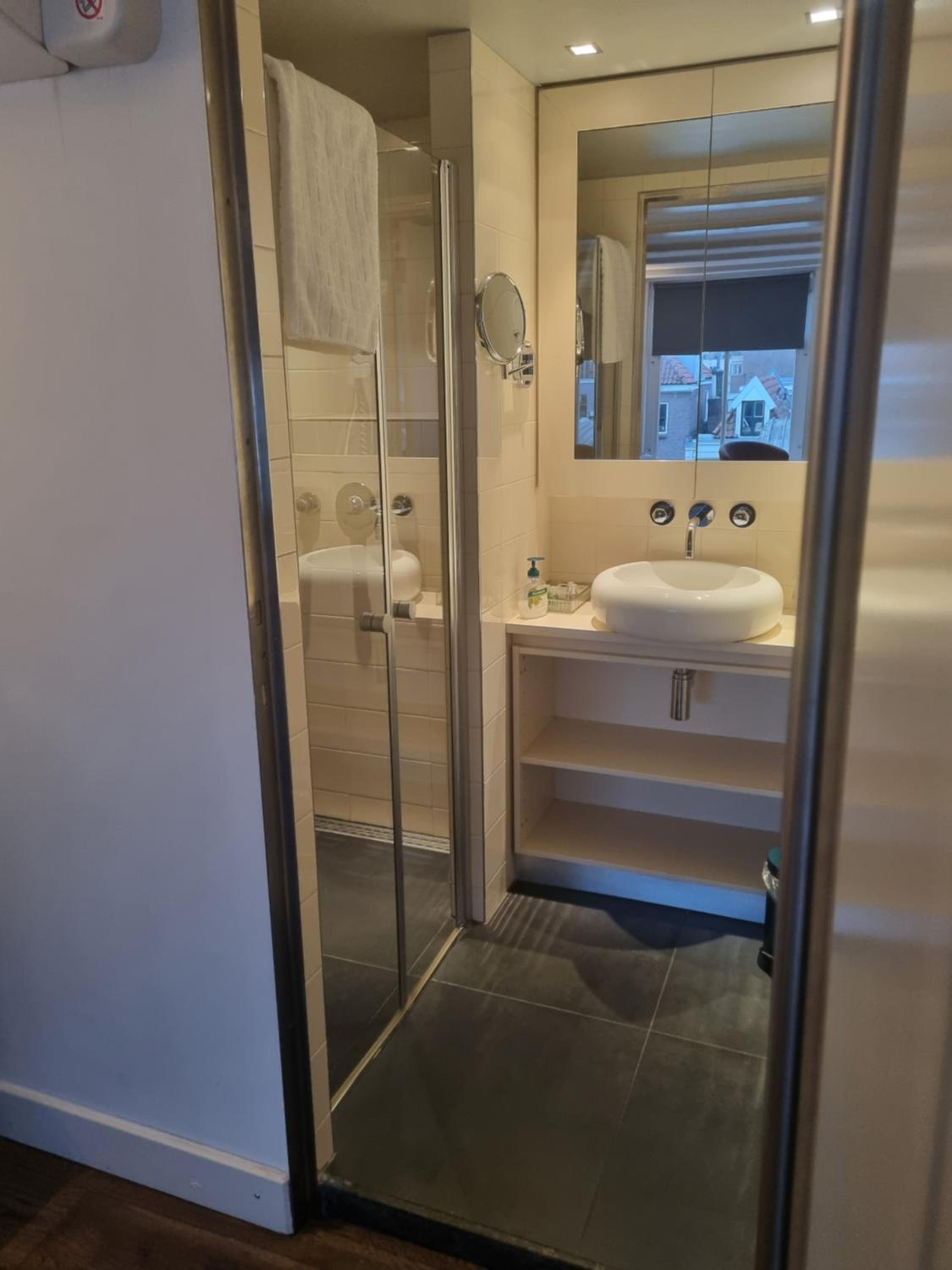 Standard Double Room with External Toilet - Photo 5
