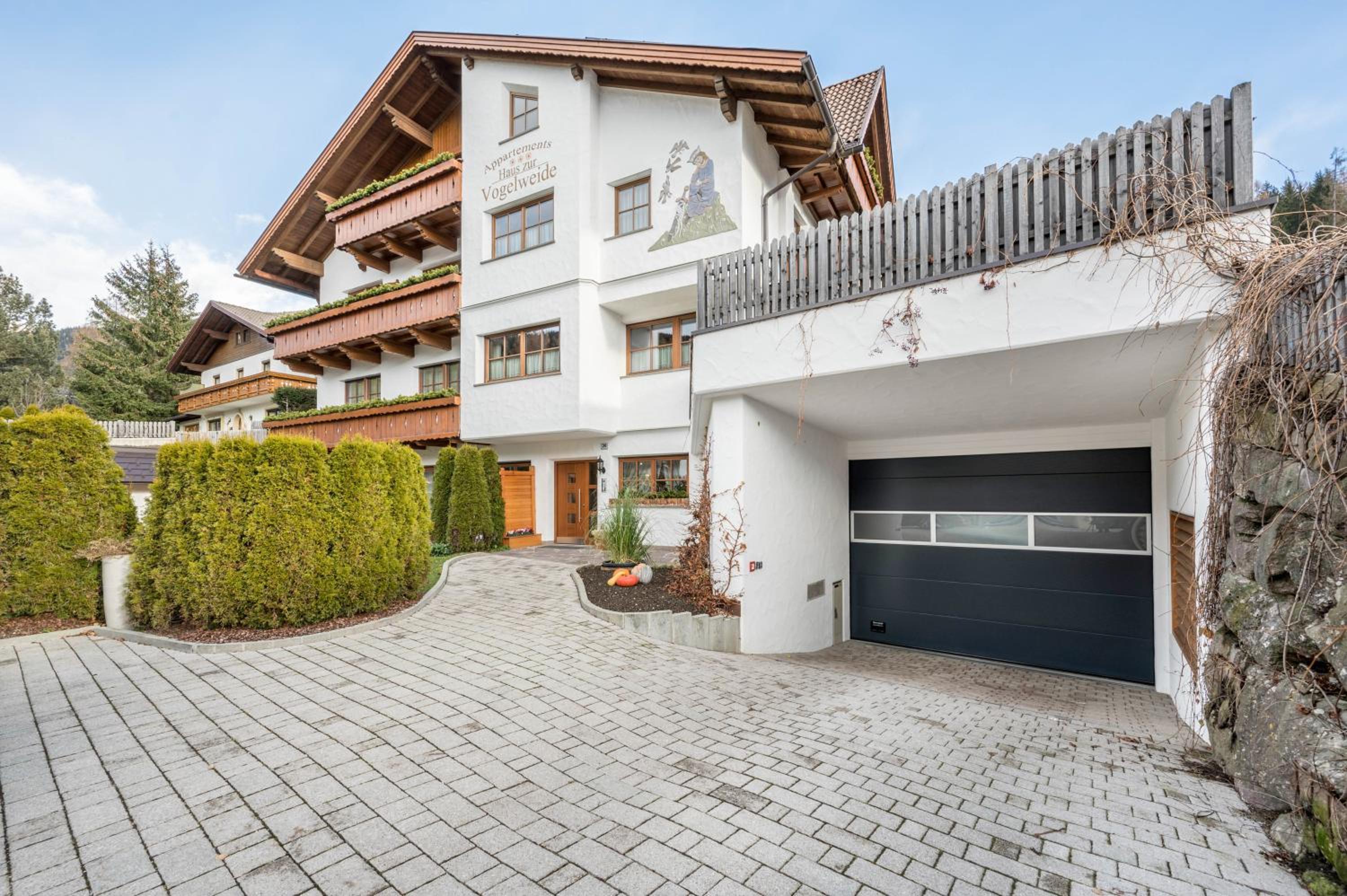 Two-Bedroom Deluxe Apartment with Garden View photo 3