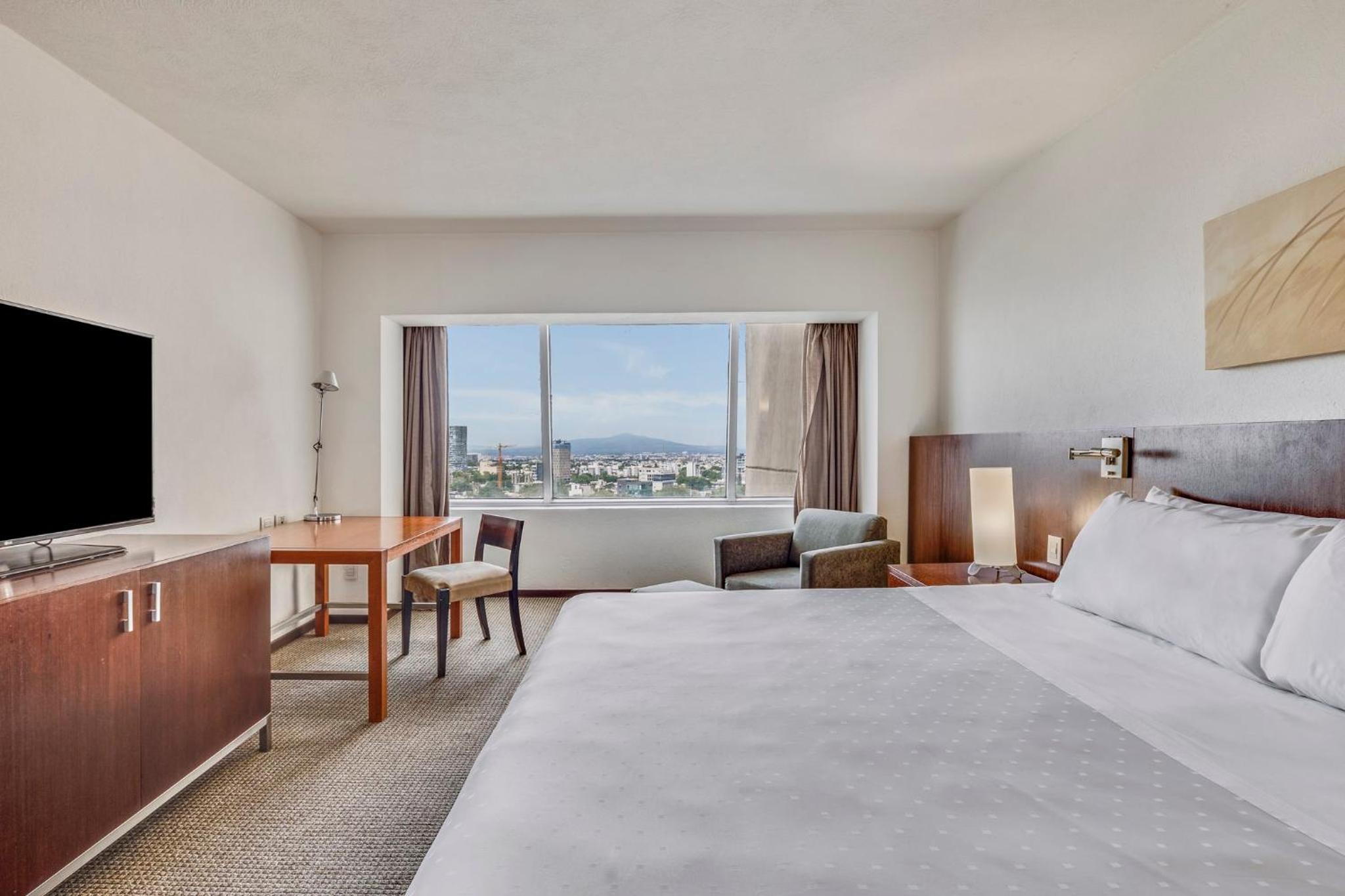 Executive Room, 1 King - Photo 1