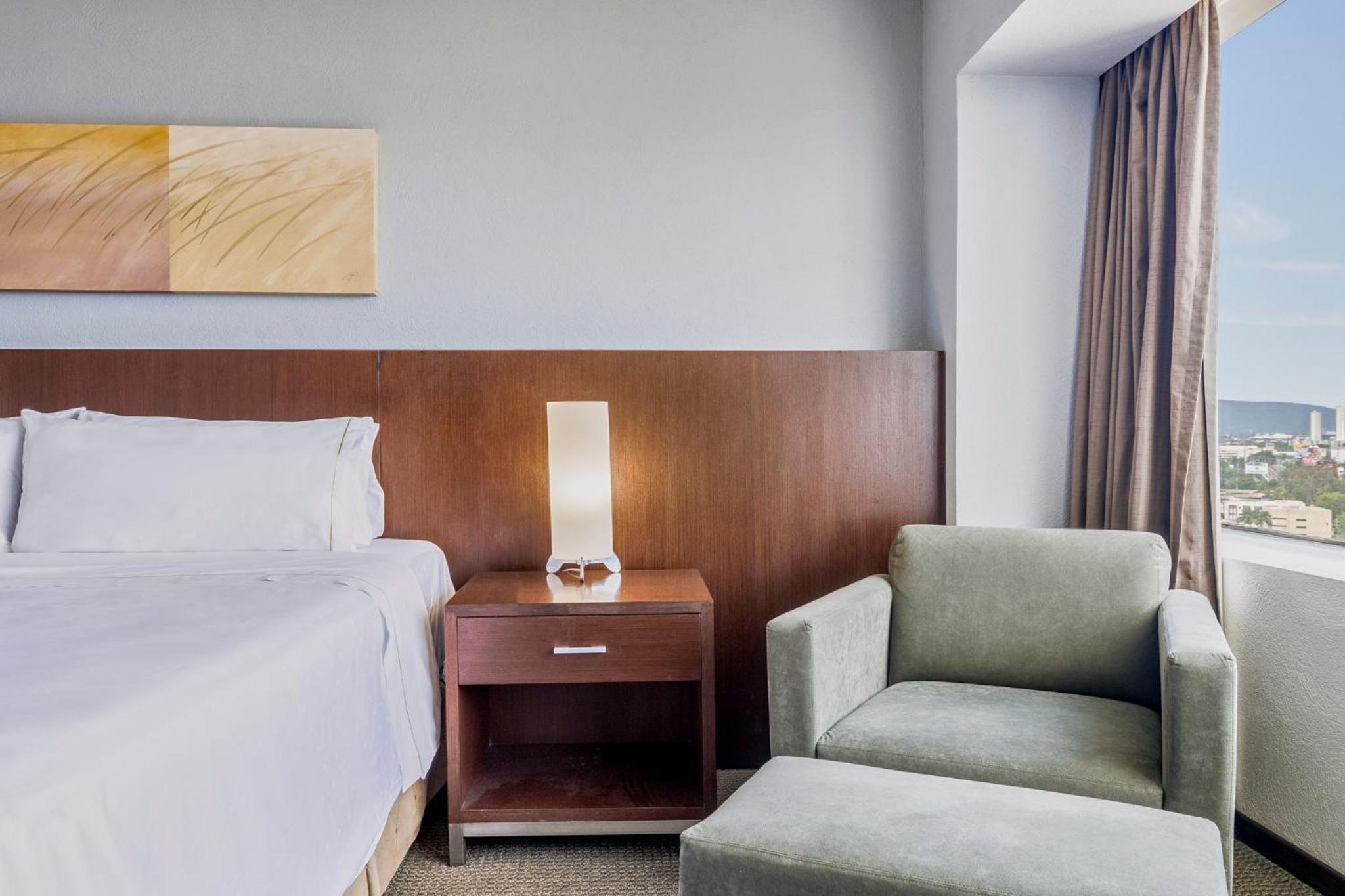 Executive Room, 1 King - Photo 3