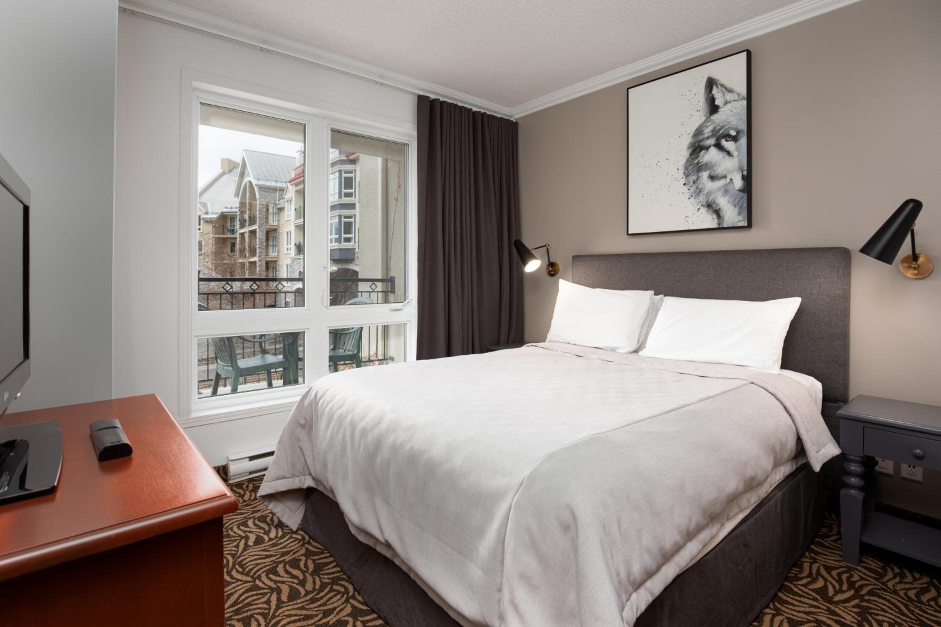 One-Bedroom Suite - Photo 4