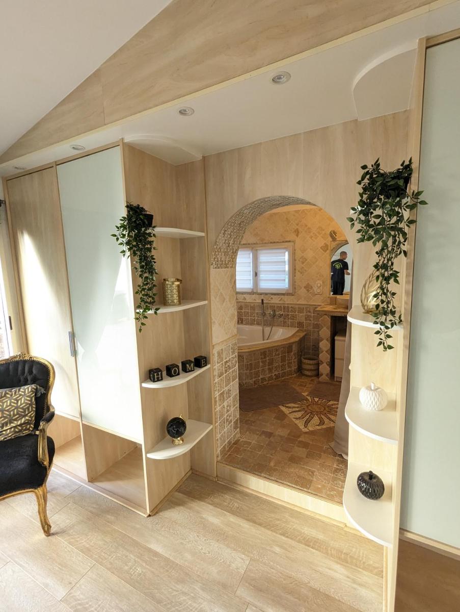 Villa with Private Pool - Photo 23