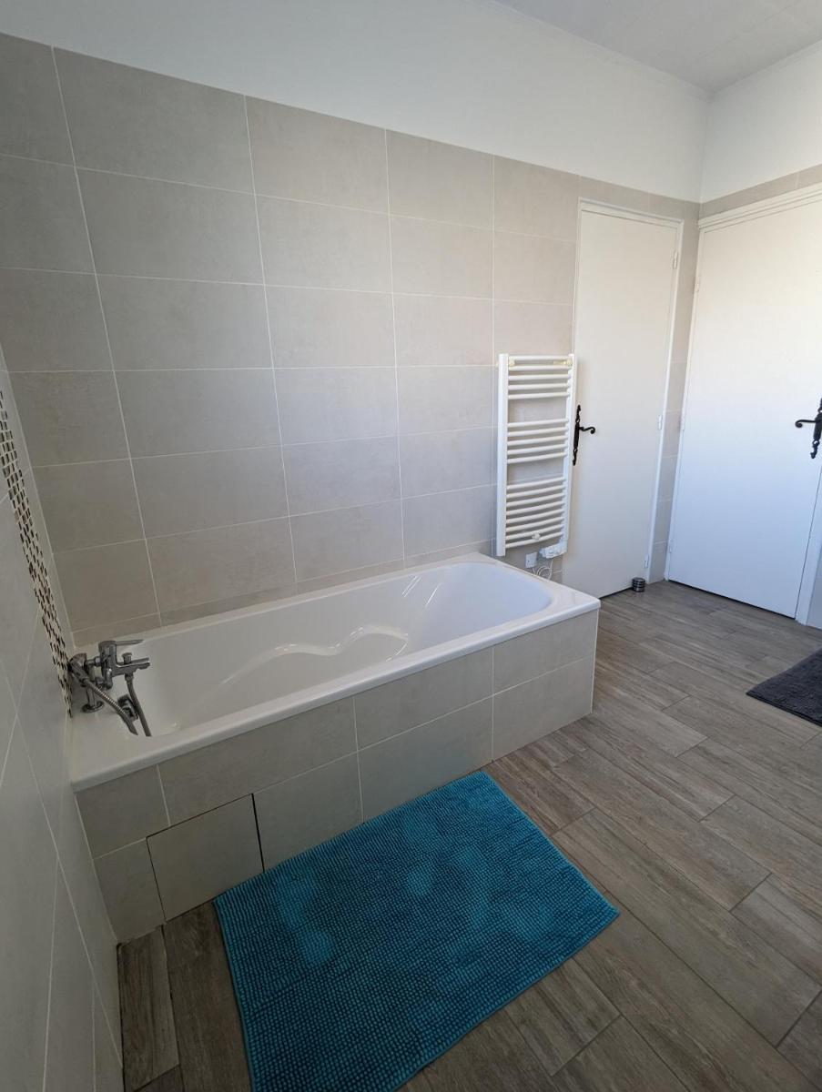 Villa with Private Pool - Photo 34