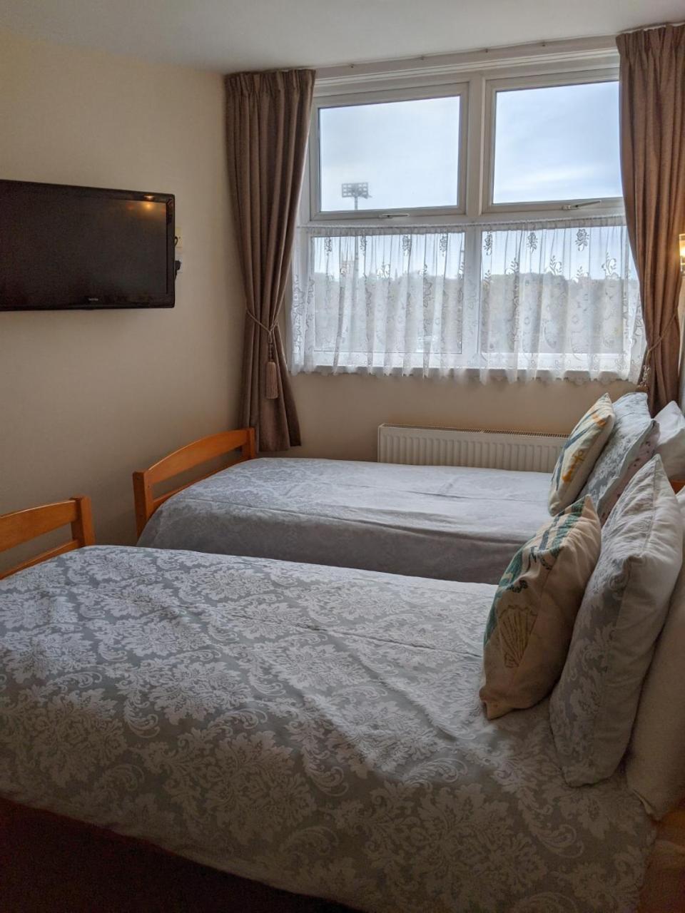 Standard Twin Room photo 2