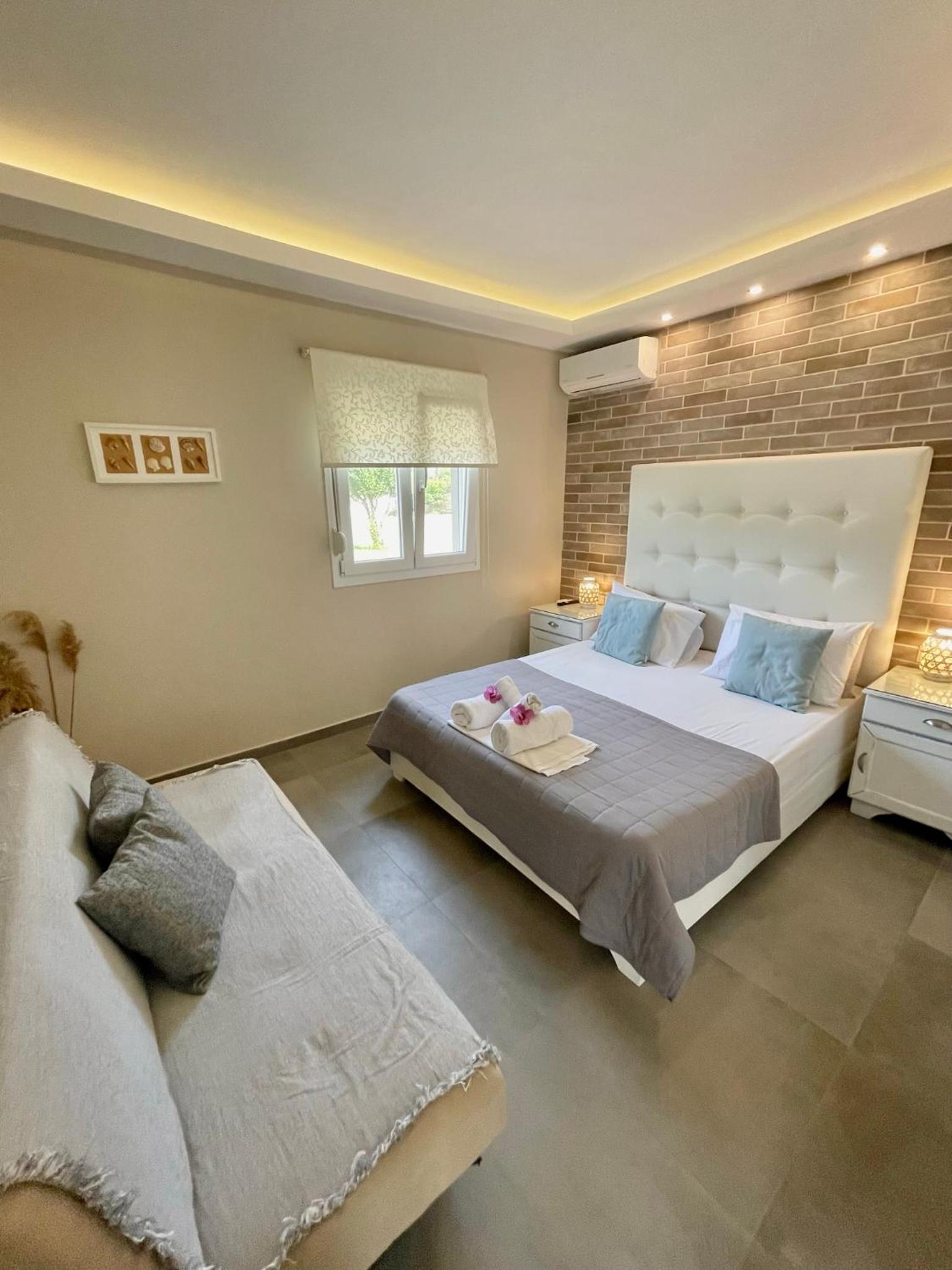 Two-Bedroom Deluxe Apartment photo 2