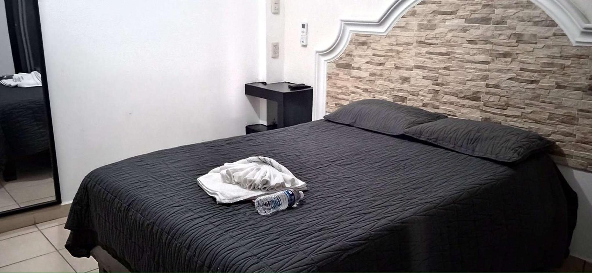 Large Double or Twin Room - Photo 7