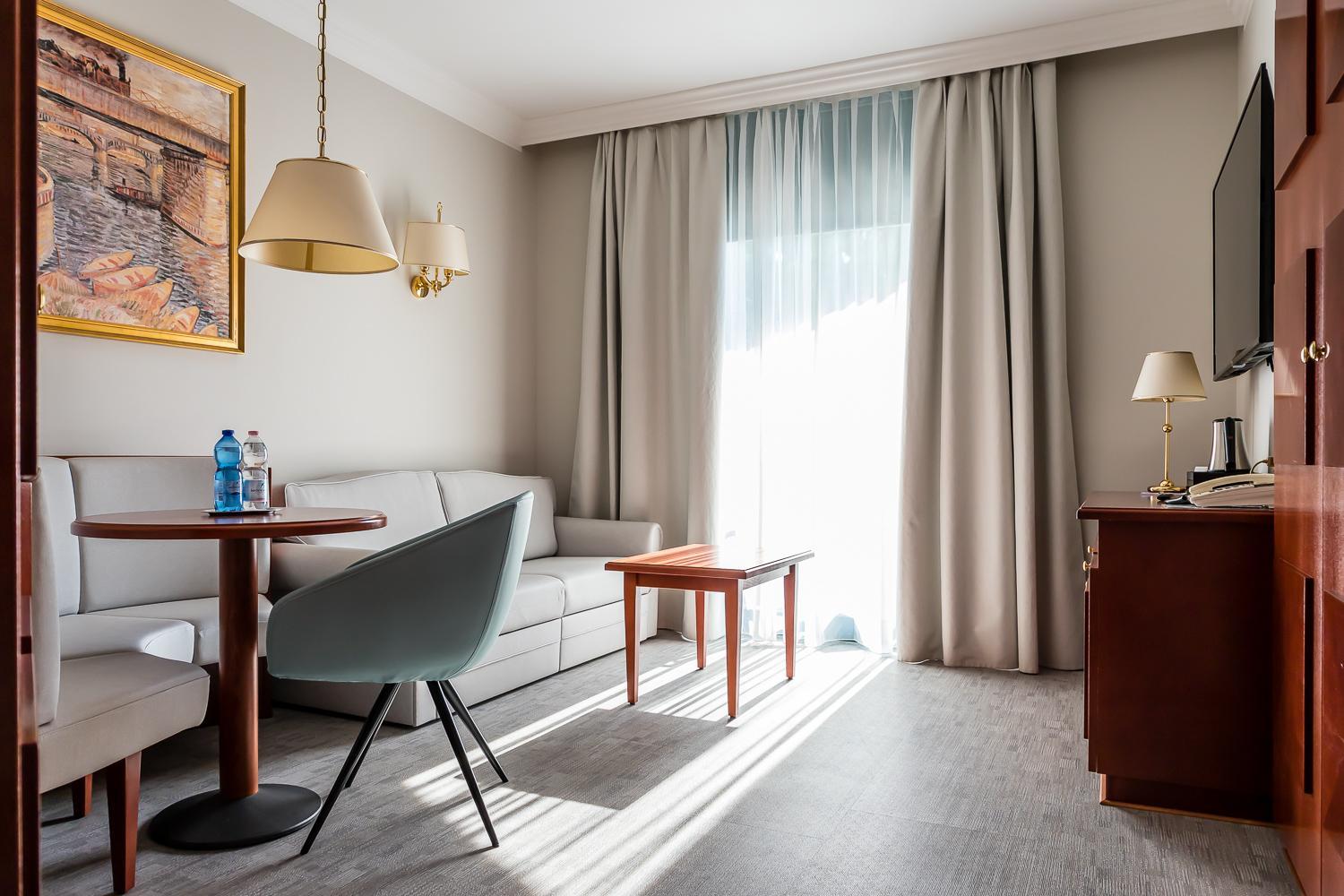 Family Suite (2 Adults + 1 Child)