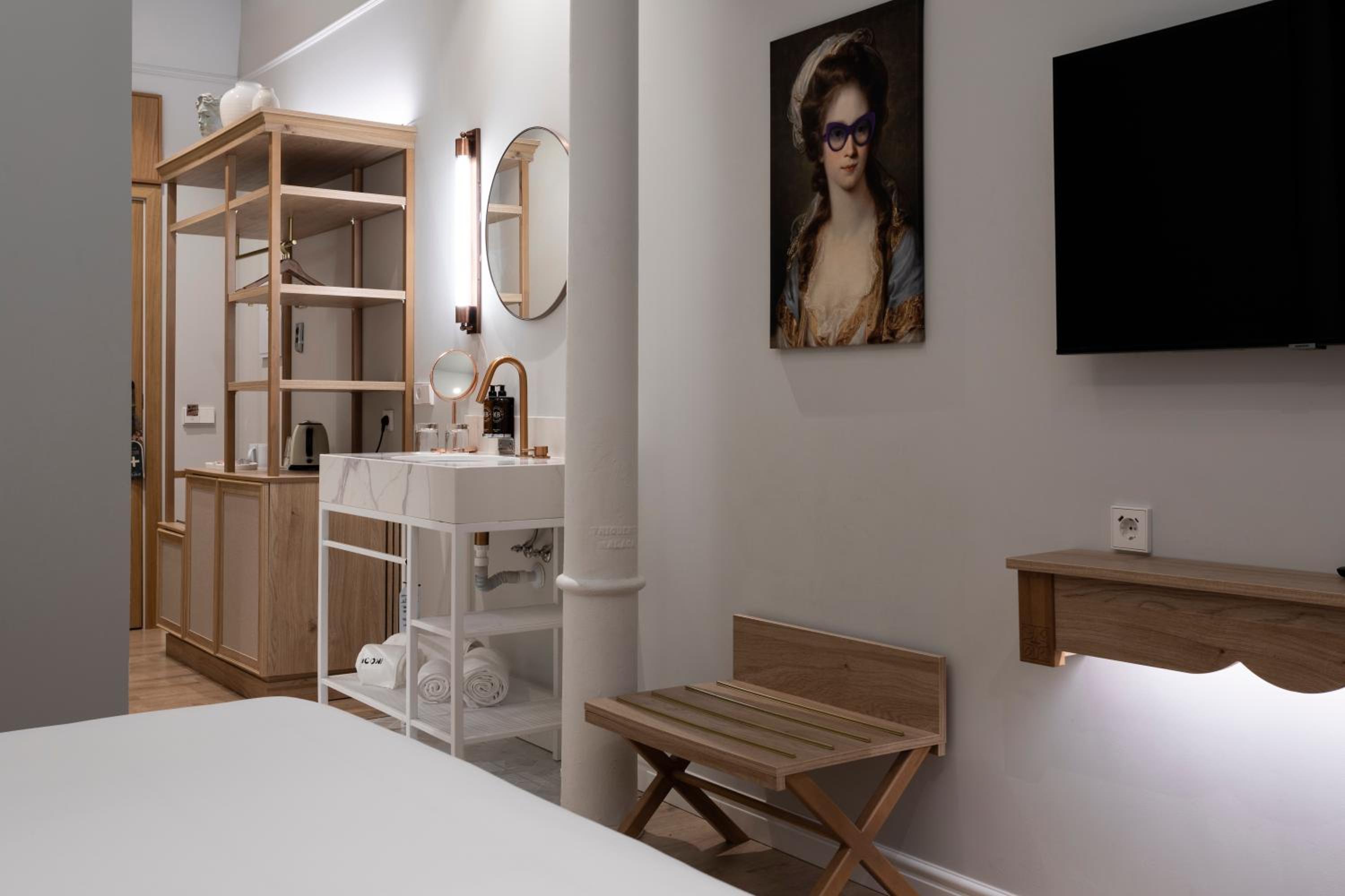 Double Room - Photo 8