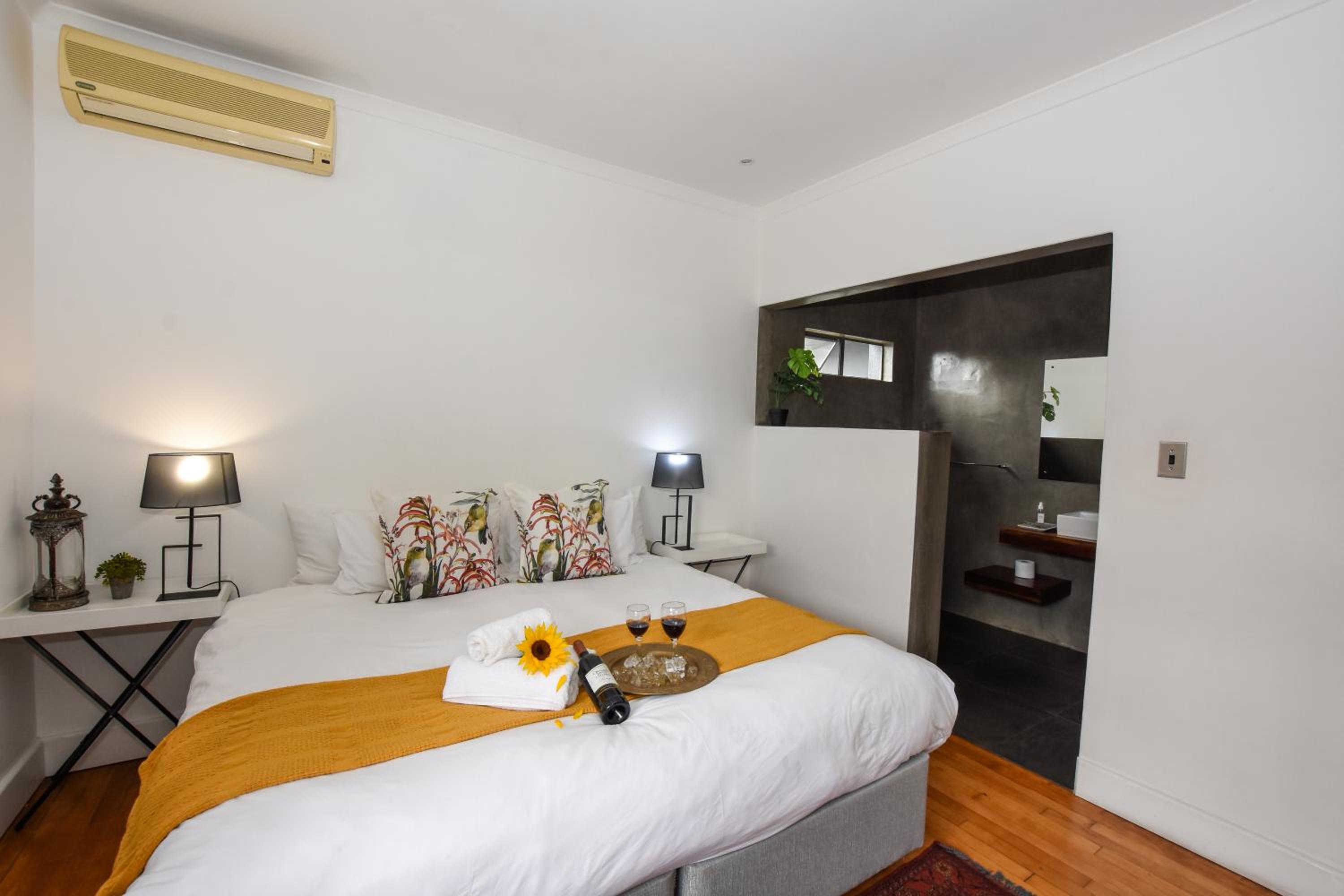 Twin Room - Photo 9