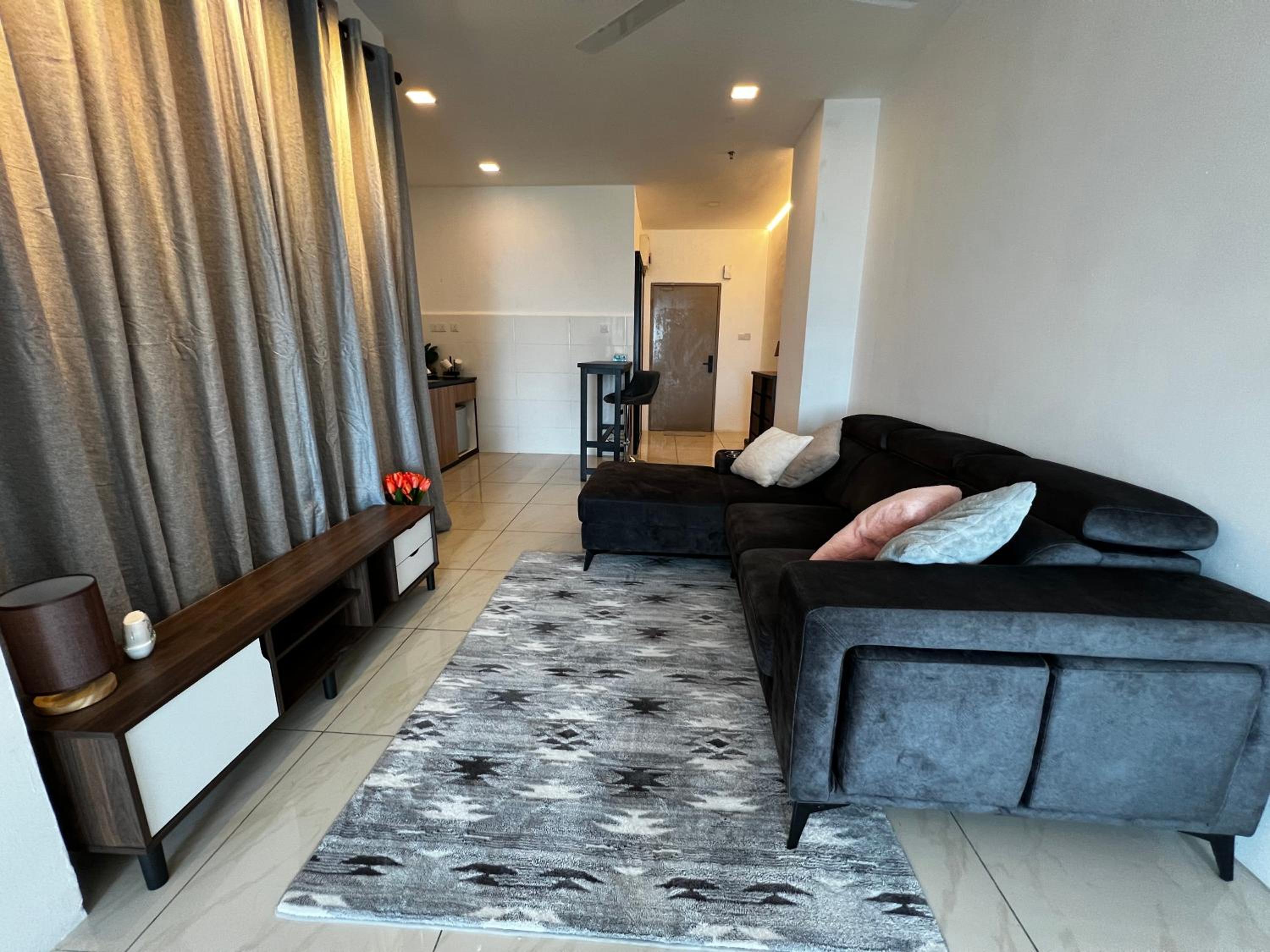 One-Bedroom Apartment photo 1