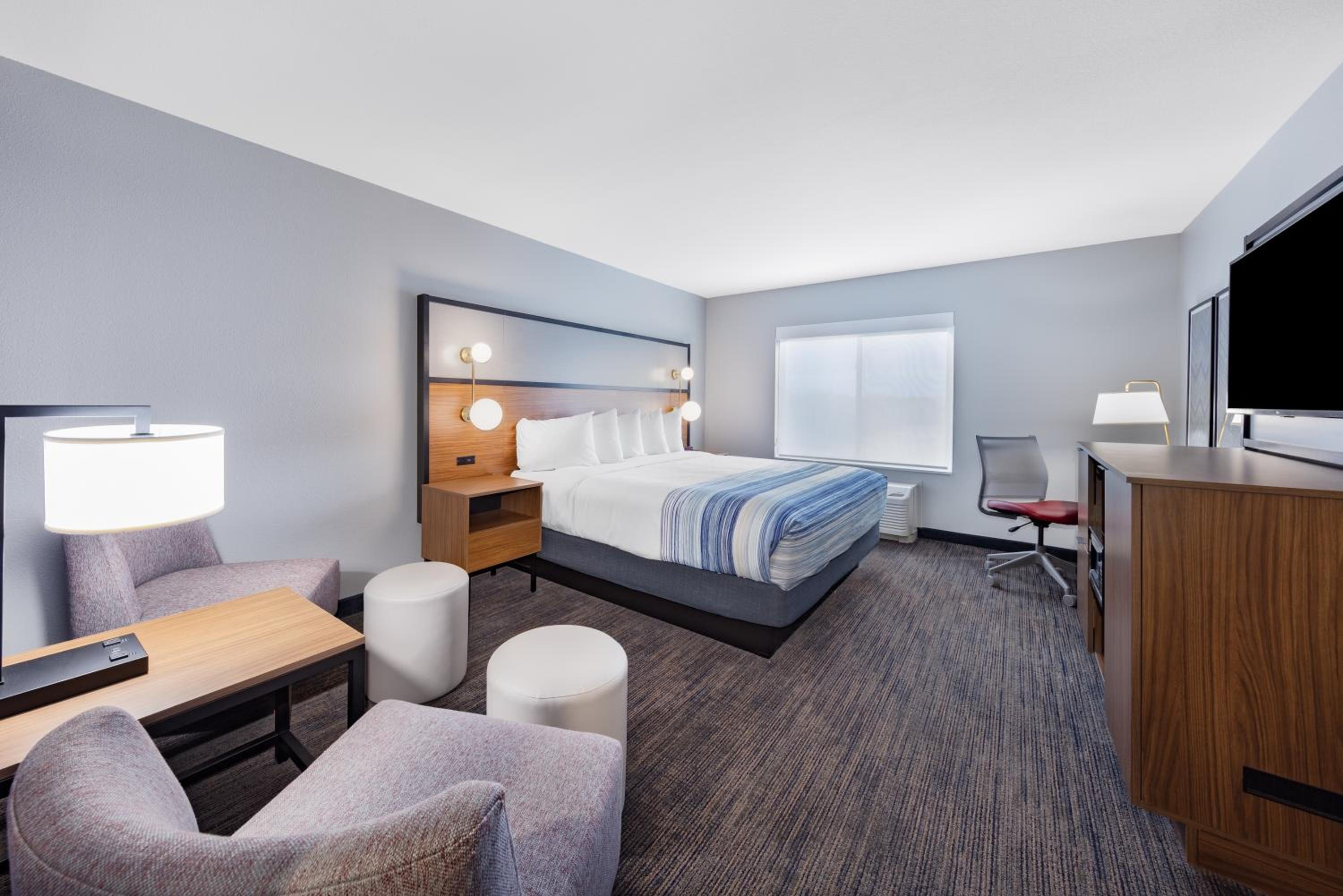 Deluxe King Room - Non-Smoking photo 1