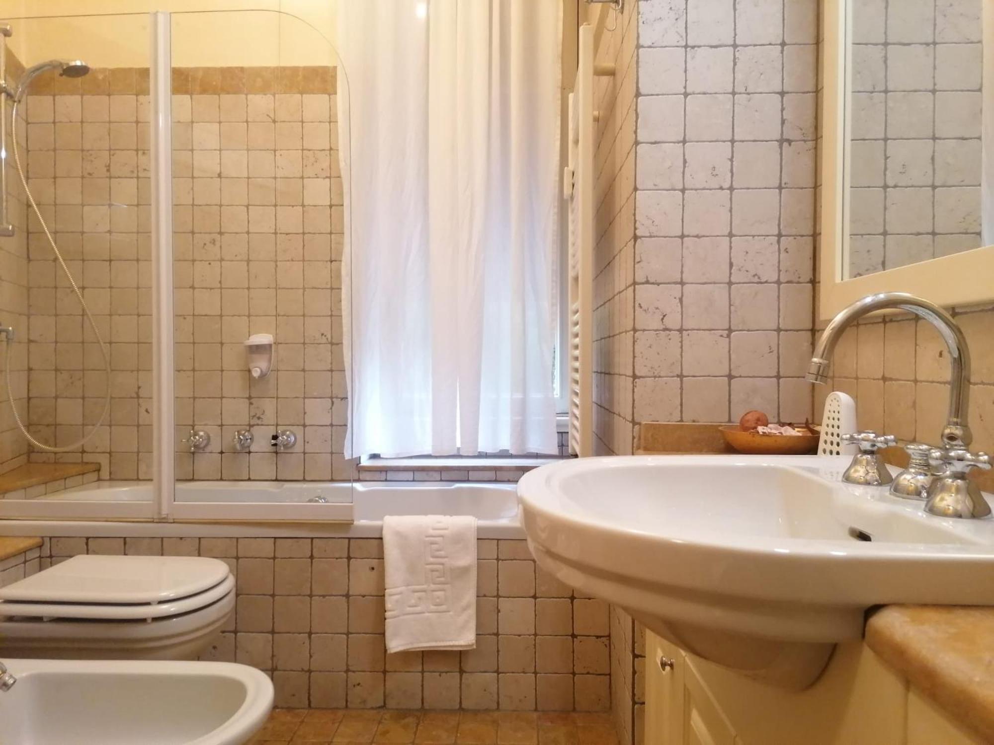 Double Room with Private External Bathroom photo 3
