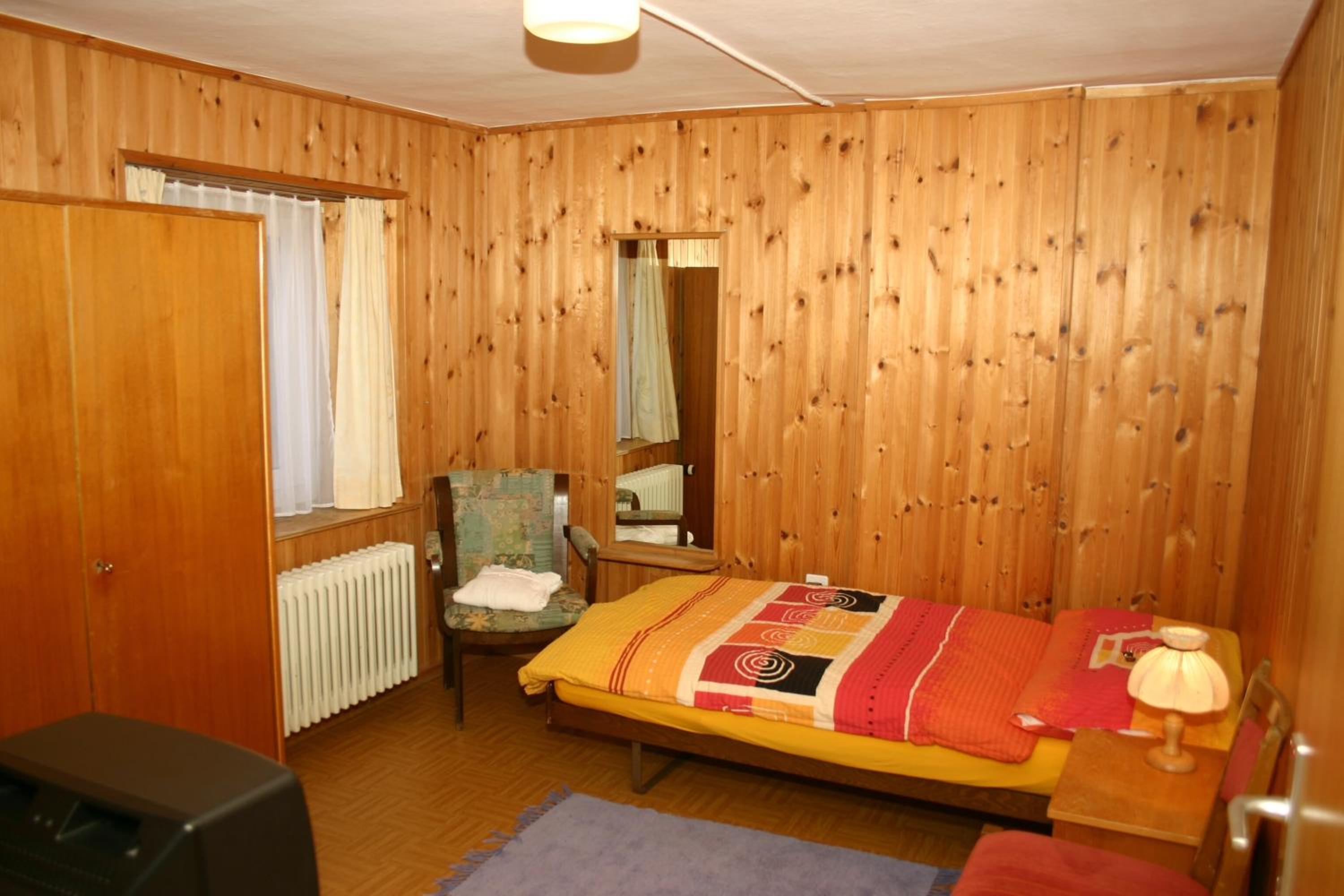 Single Room With Shared Bathroom photo 2