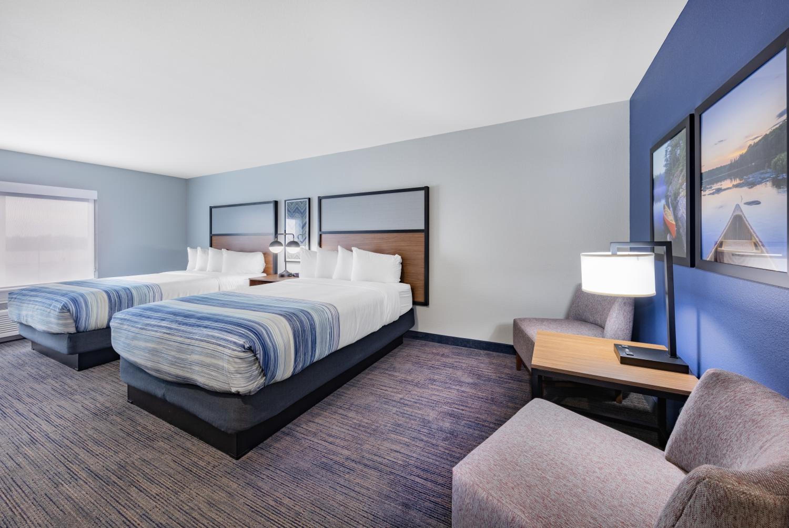 Deluxe Queen Room with Two Queen Beds - Non-Smoking photo 2