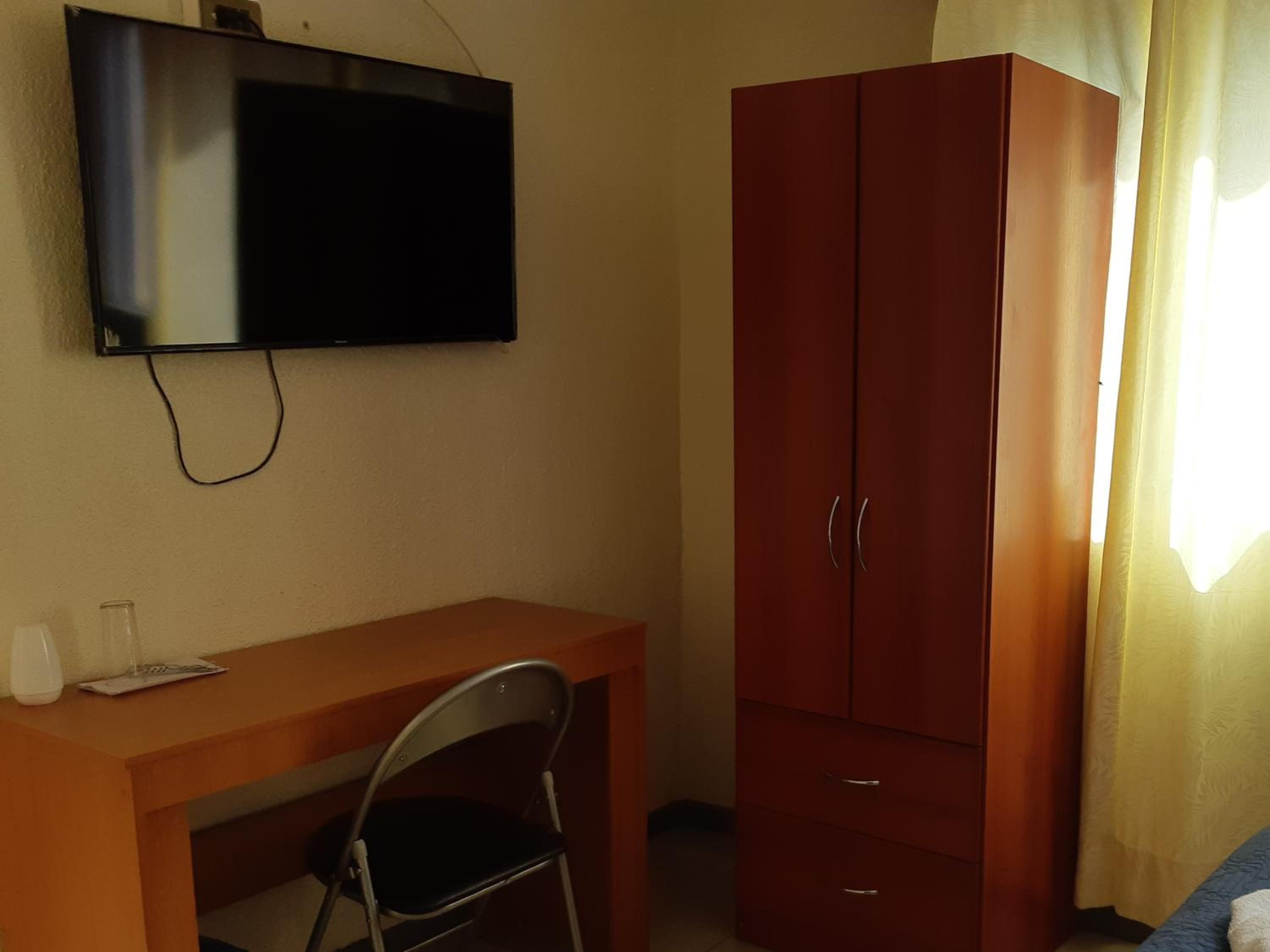 Double Room with Private Bathroom photo 2