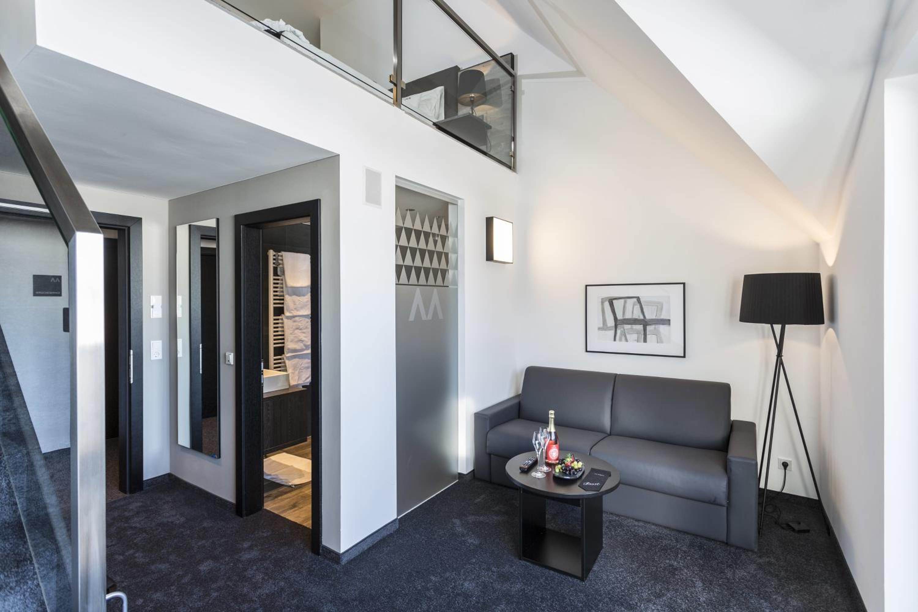 Loft Suite with Sofa Bed - Photo 2