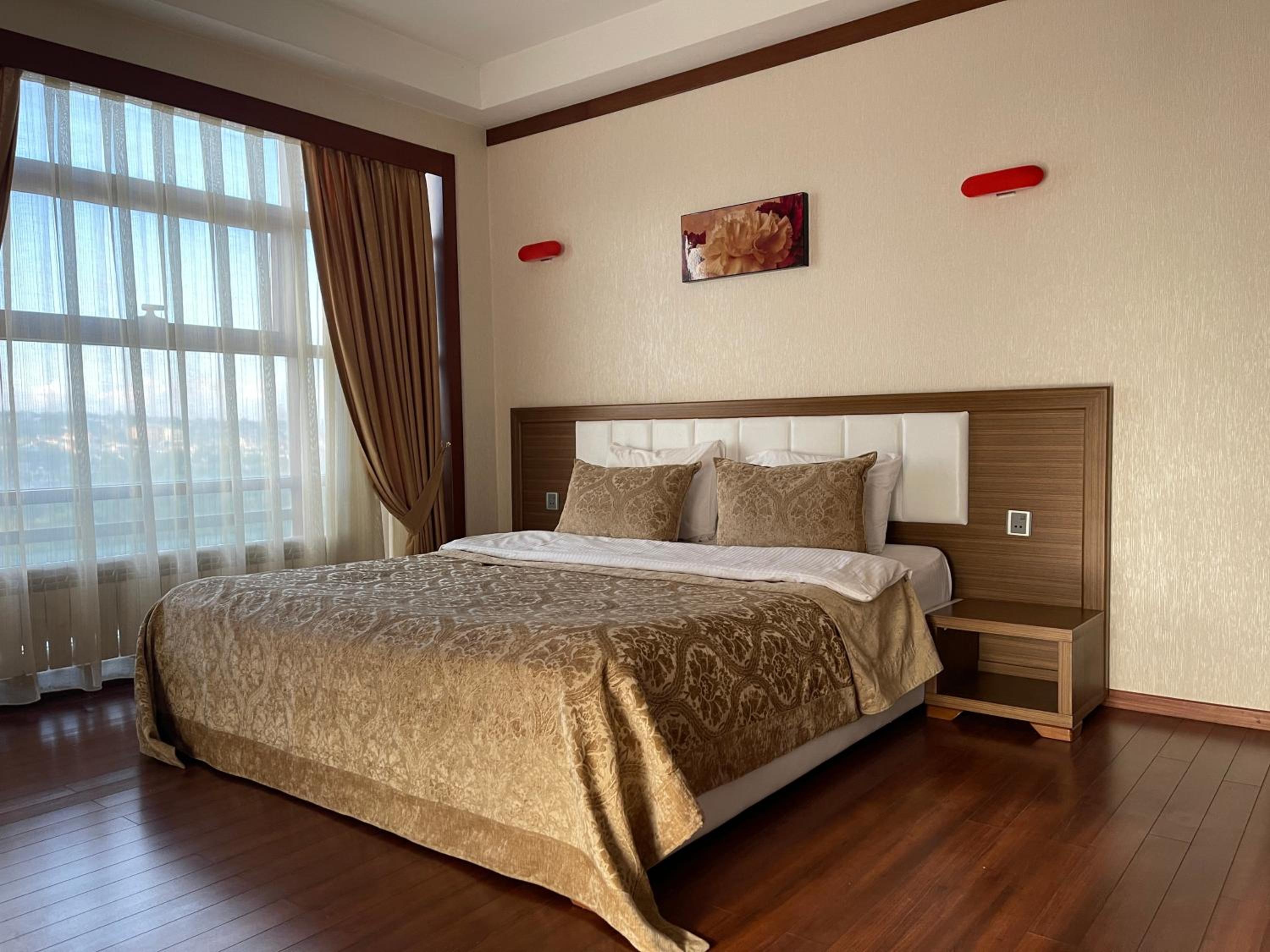 Large Double Room photo 3