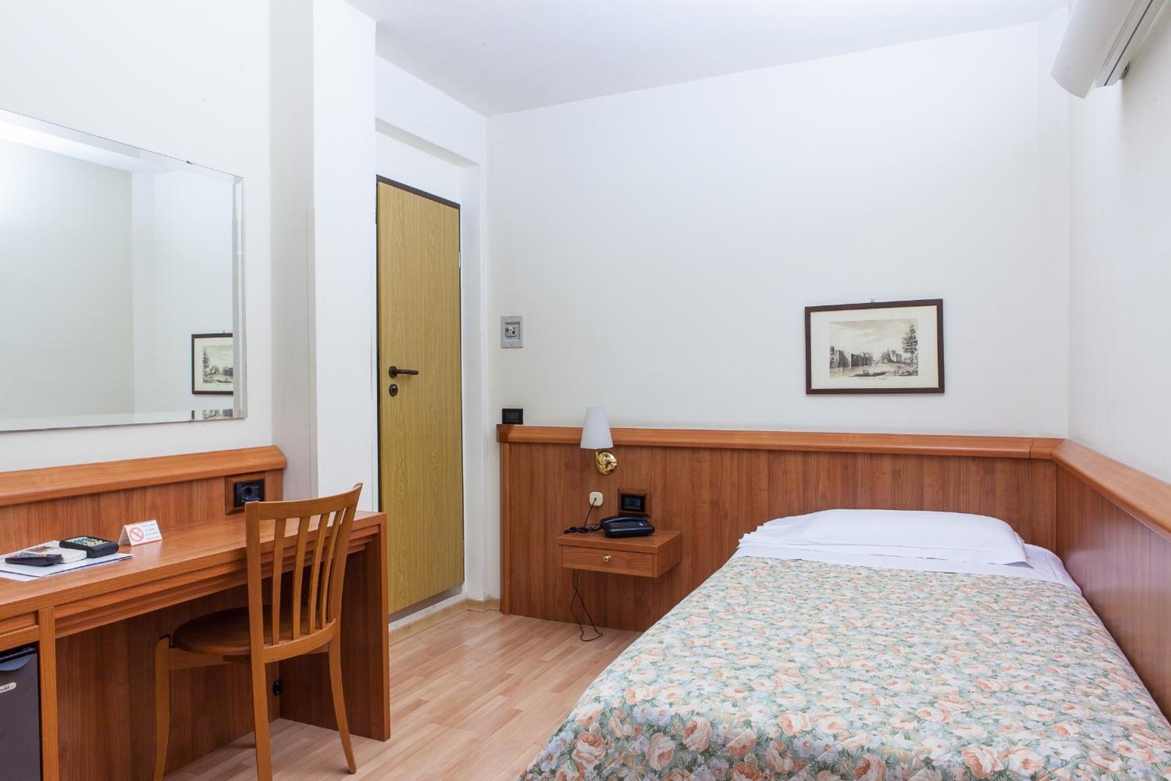 Double Room - Photo 15