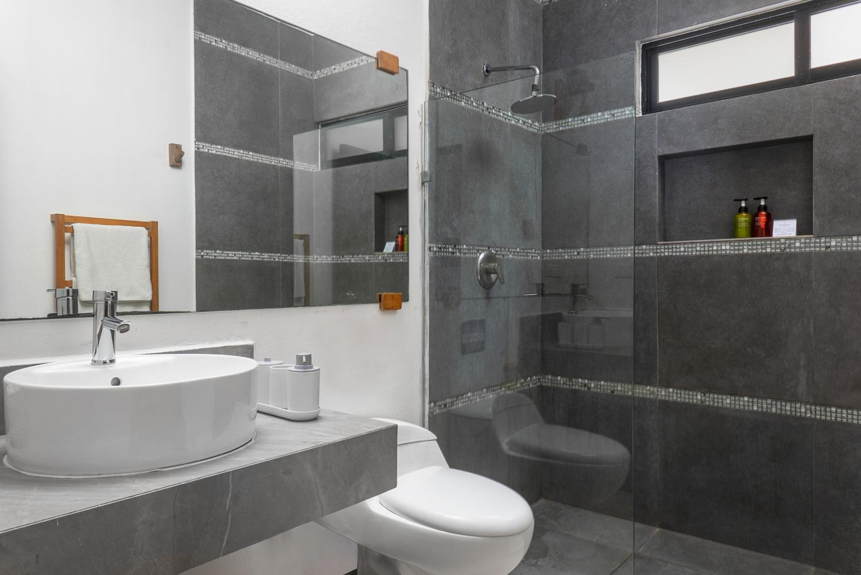 Deluxe Double Room with Two Double Beds - Photo 3