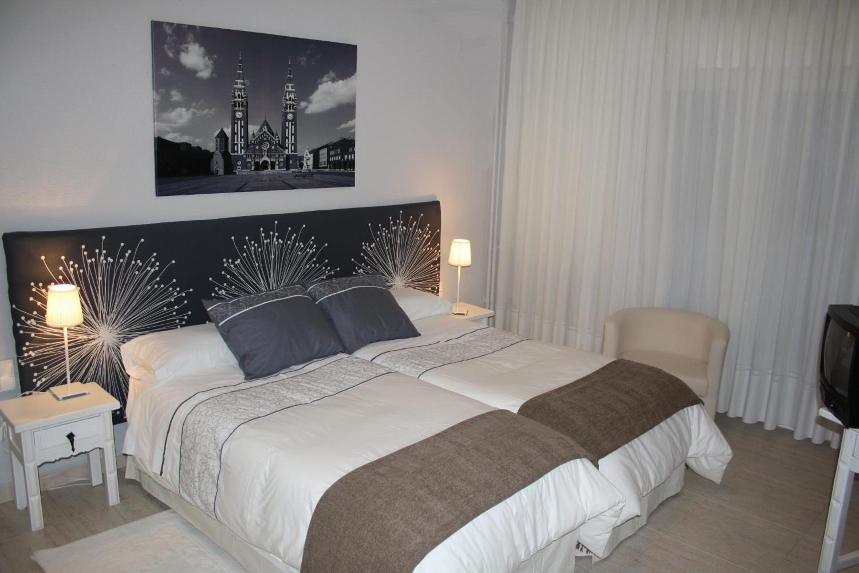 Twin Room - Photo 1